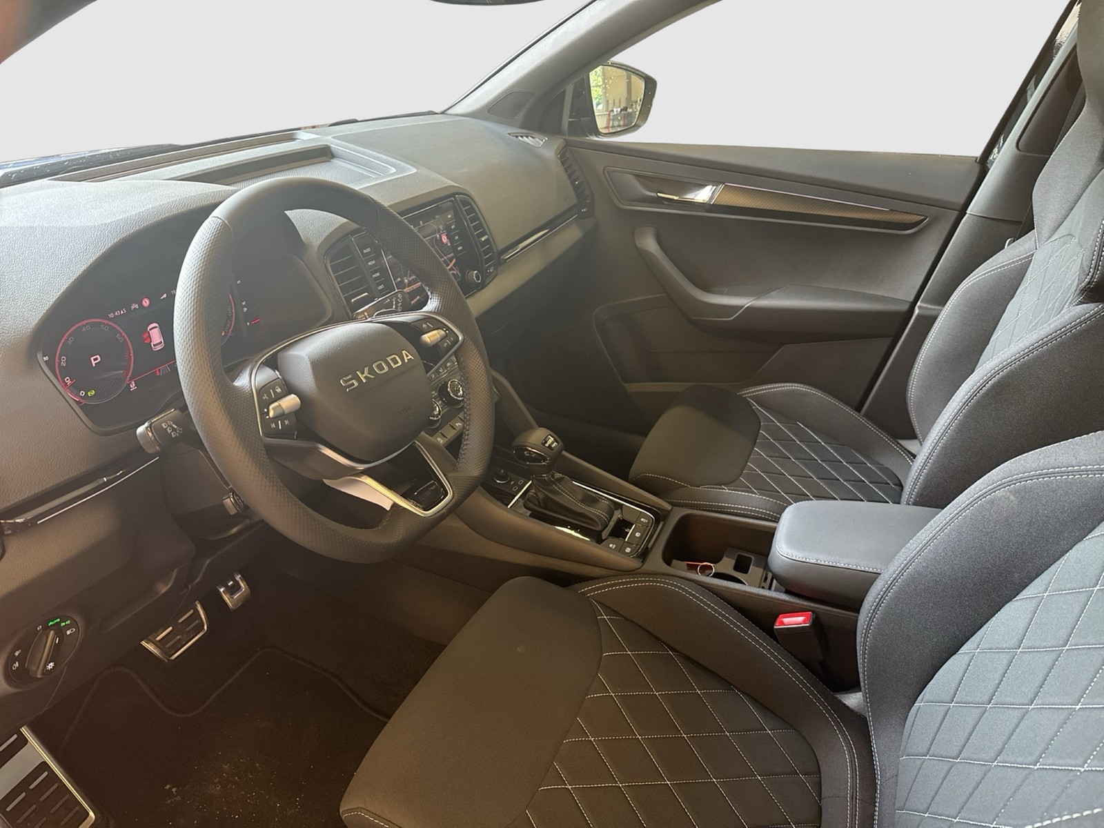 Skoda Karoq 2.0 SPORTLINE 4X4 PANO AHK CAM ACC LM18