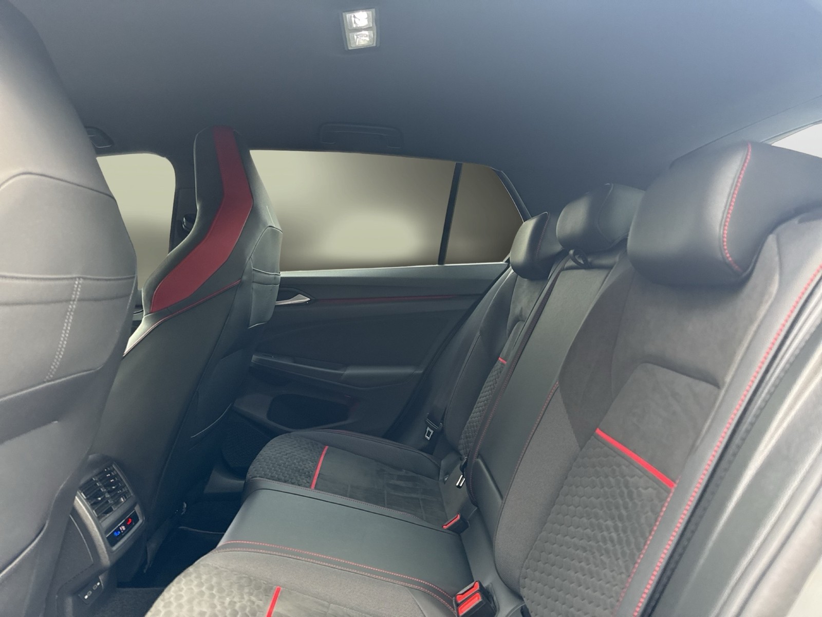 Volkswagen Golf 2.0 GTI CLUBSPORT ACC LM18 CARPLAY