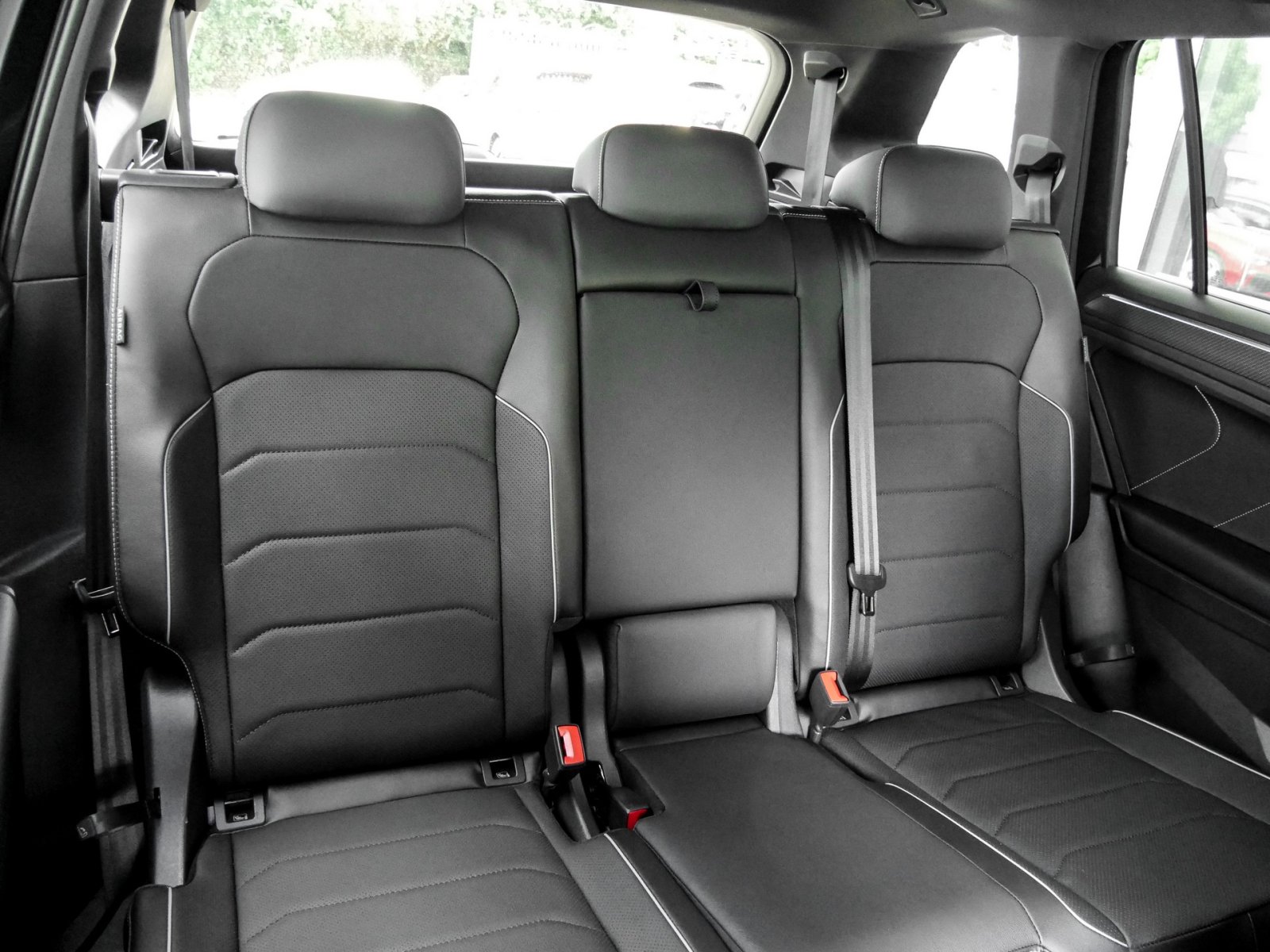 Volkswagen Tiguan Allspace 2.0 R-LINE 4X4 LEDER PANO AHK 20Z