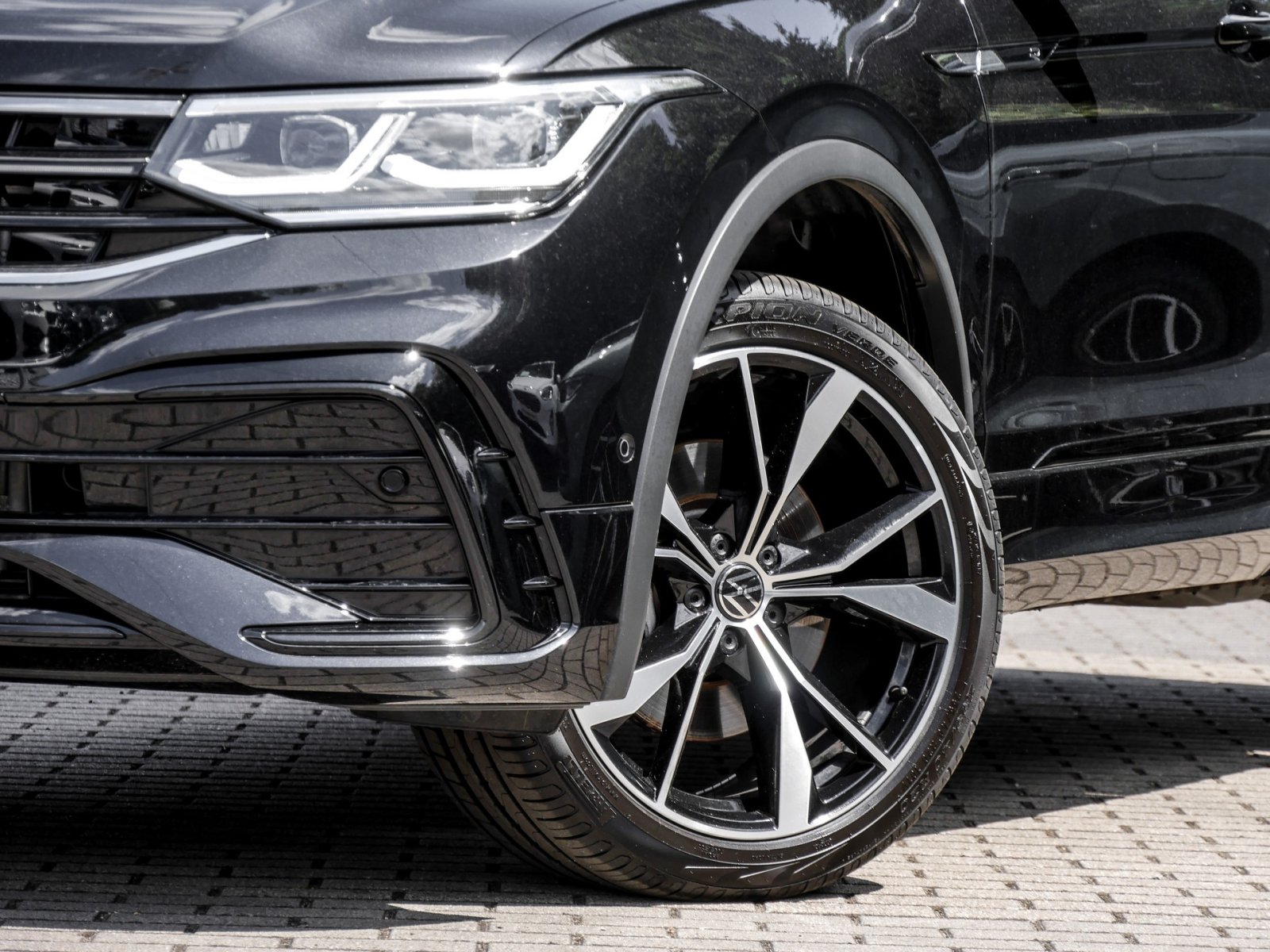 Volkswagen Tiguan Allspace 2.0 R-LINE 4X4 LEDER PANO AHK 20Z