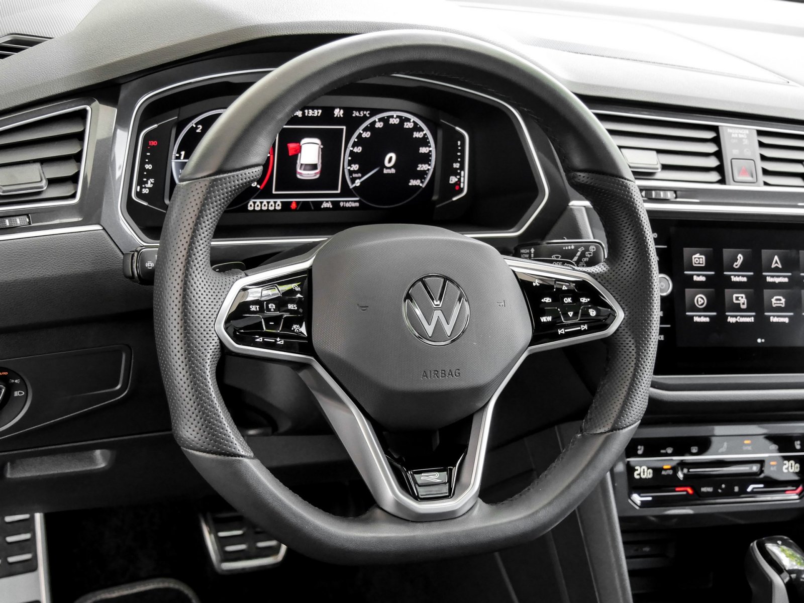 Volkswagen Tiguan Allspace 2.0 R-LINE 4X4 LEDER PANO AHK 20Z