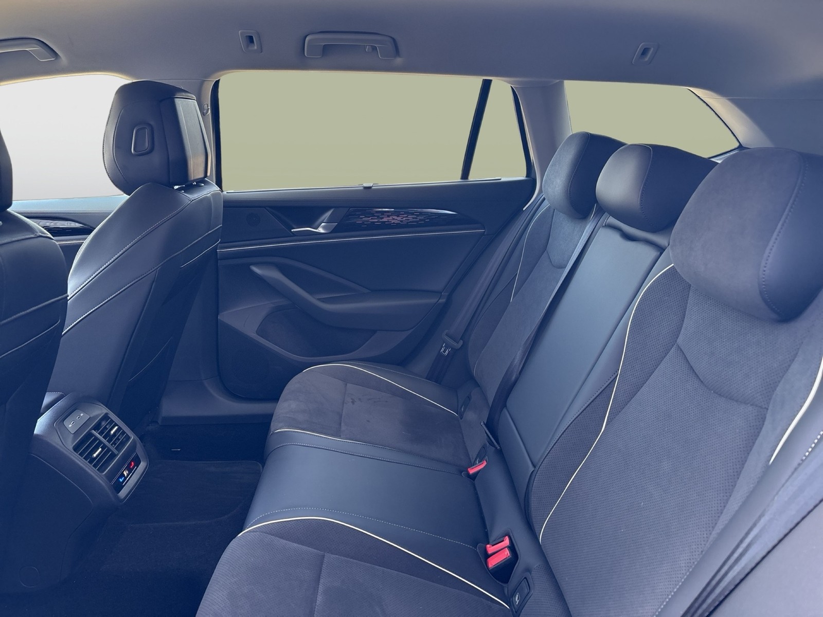 Volkswagen Passat Variant 2.0 ELEGANCE 4X4 AHK CAM ACC NAVI