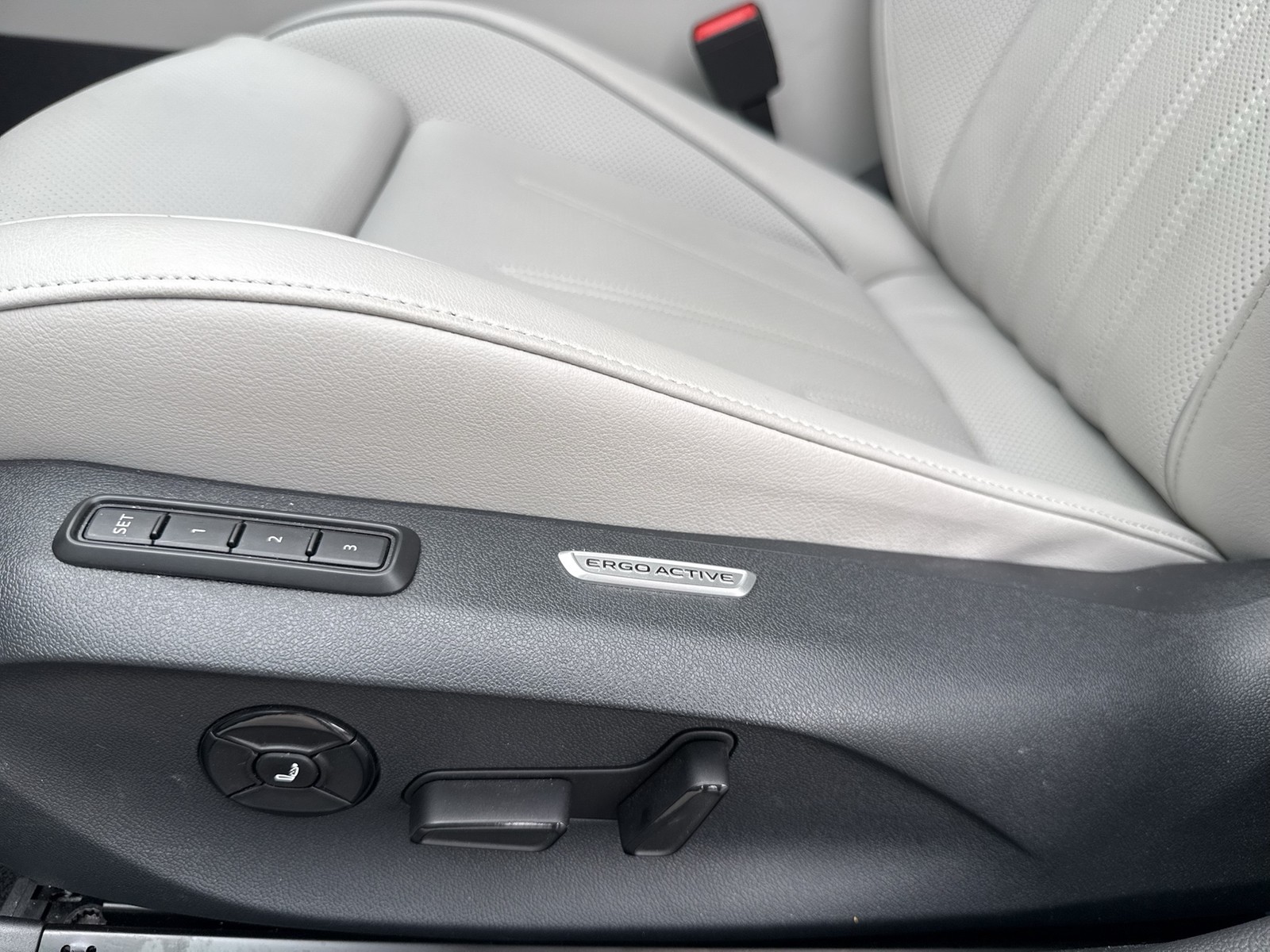 Volkswagen Passat Variant 2.0 ELEGANCE 4X4 LEDER AHK 360CAM