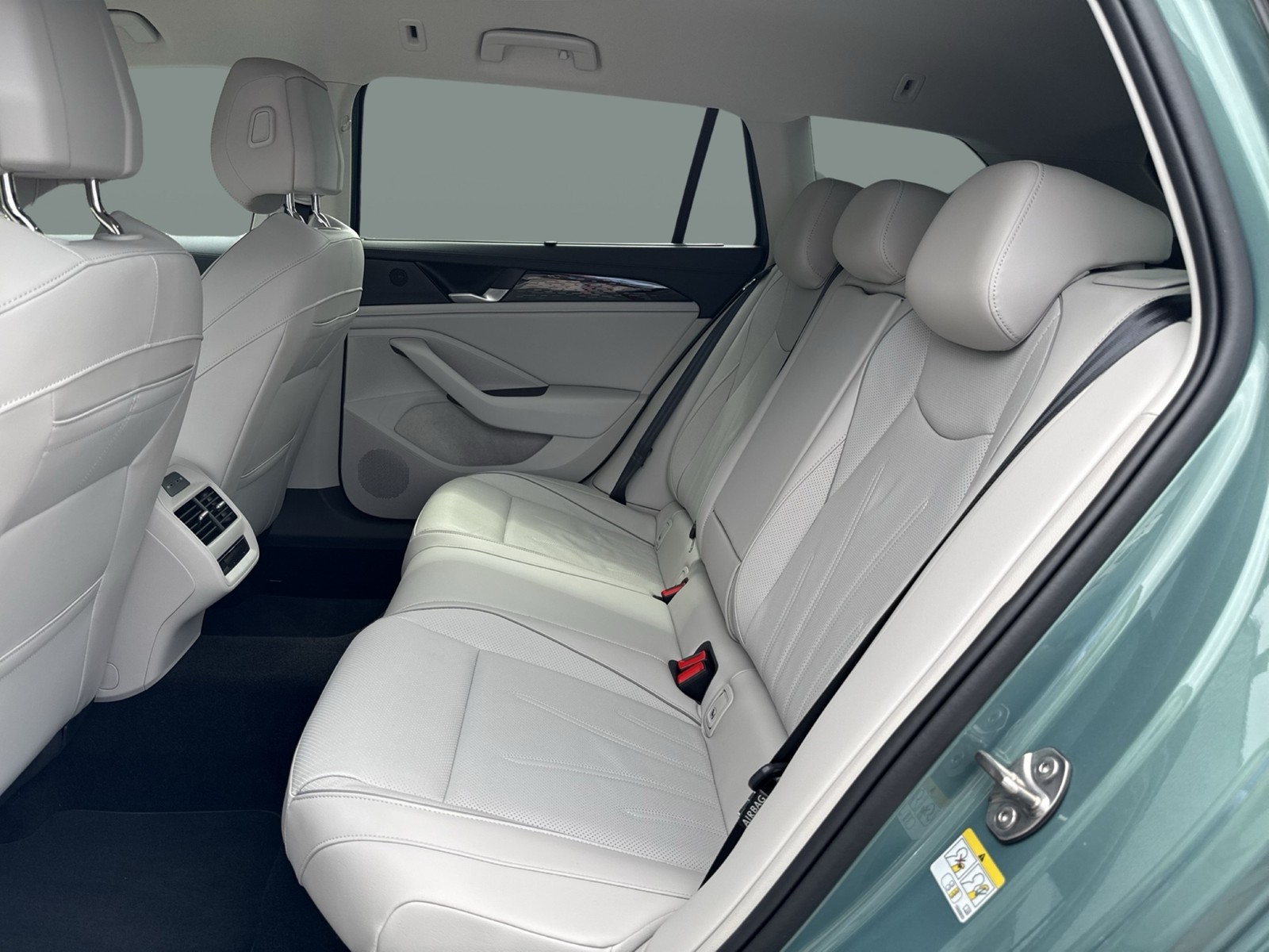 Volkswagen Passat Variant 2.0 ELEGANCE 4X4 LEDER AHK 360CAM