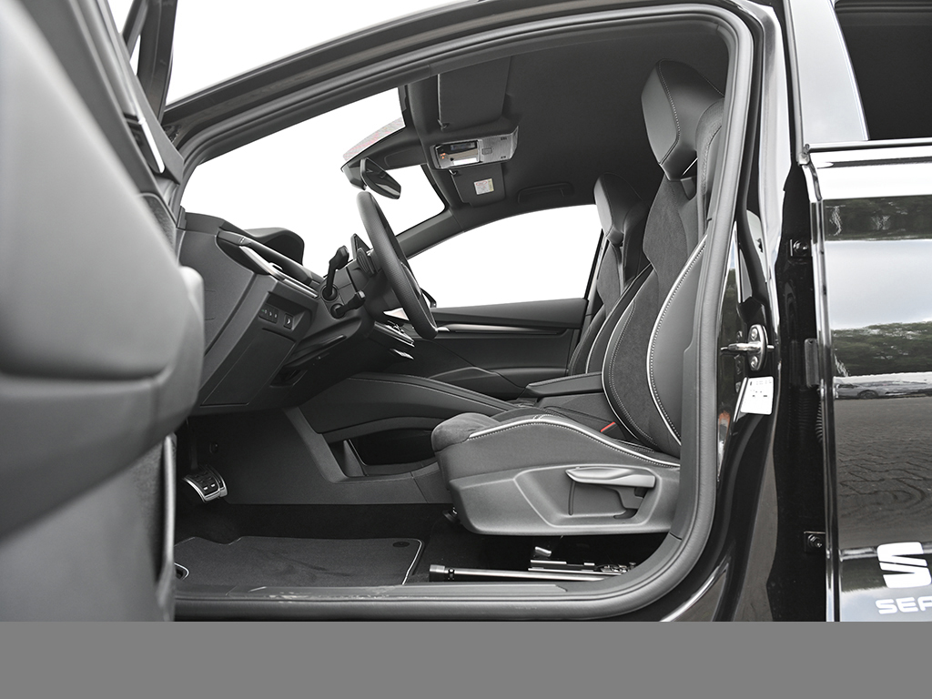 Skoda Elroq 60 SPORTLINE CAM ACC LM20 E-KLAPPE NAVI