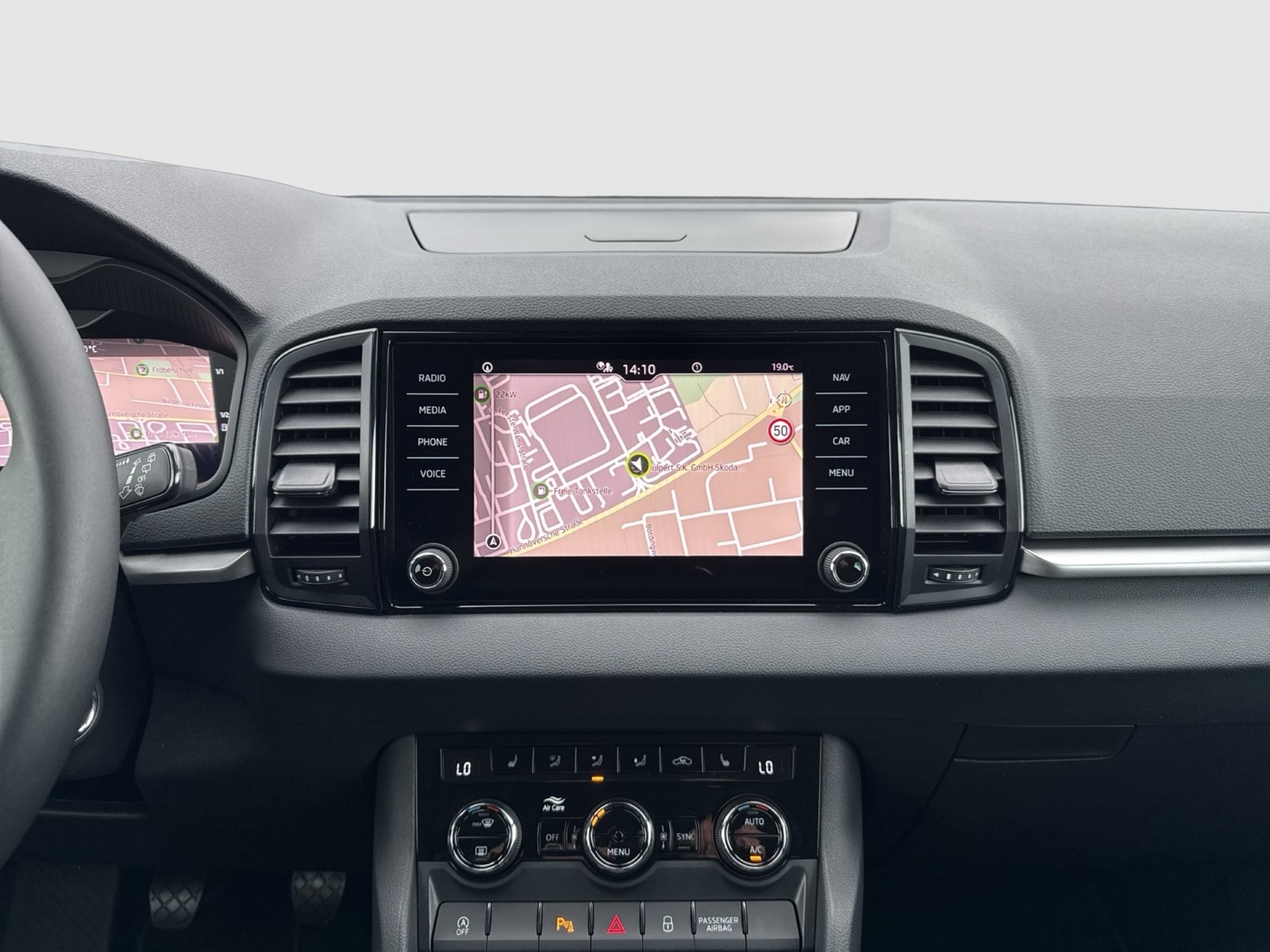 Skoda Karoq 1.5 SELECTION CAM ACC NAVI LM17 CARPLAY