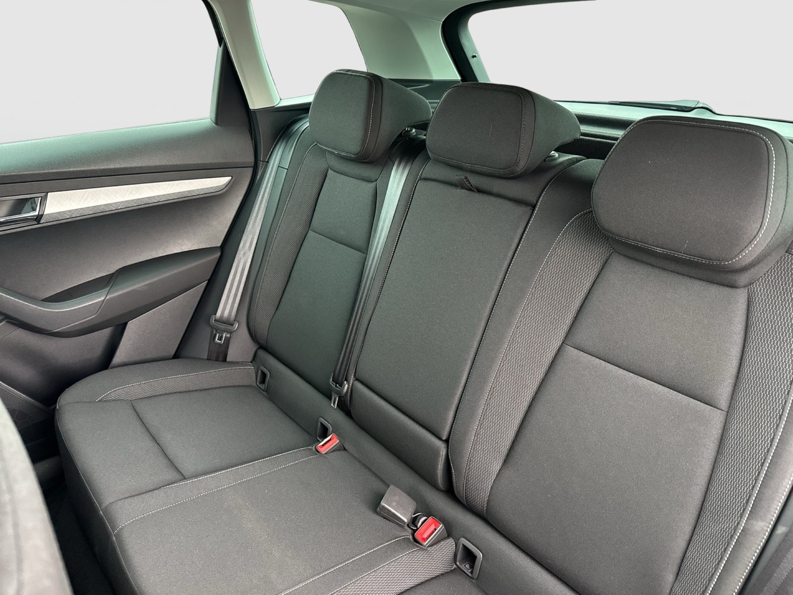 Skoda Karoq 1.5 SELECTION CAM ACC NAVI LM17 CARPLAY