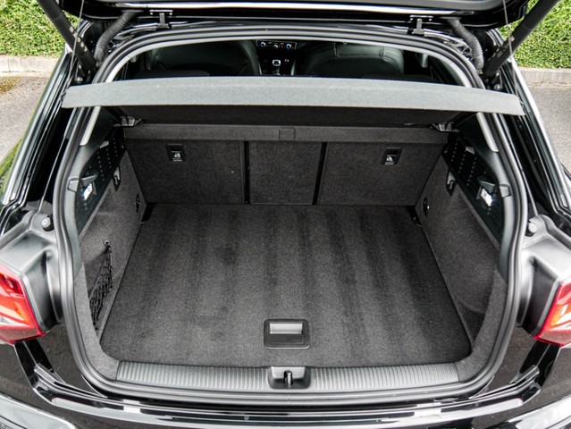 Audi Q2 30 advanced BLACKPAK CAM ACC E-KLAPPE NAVI+