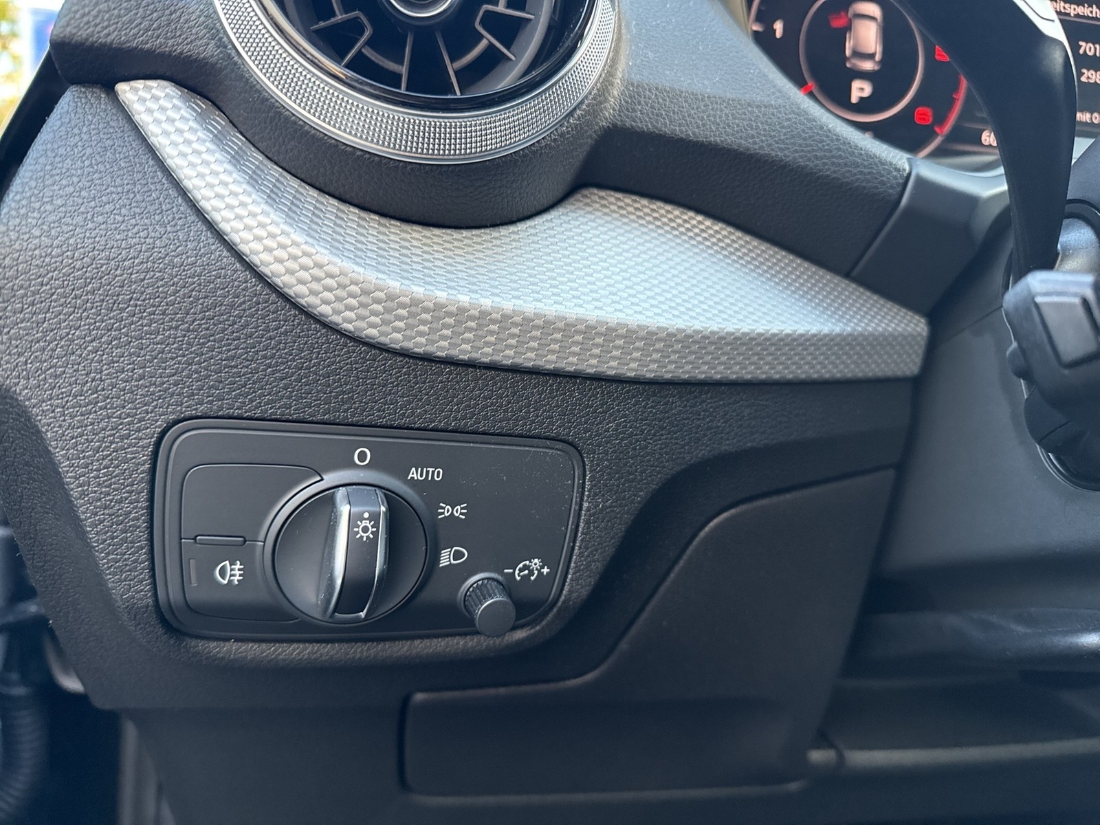 Audi Q2 30 advanced BLACKPAK CAM ACC E-KLAPPE NAVI+