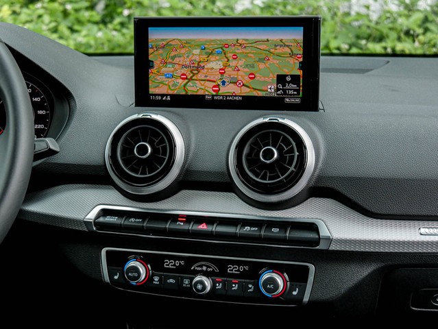 Audi Q2 30 advanced BLACKPAK CAM ACC E-KLAPPE NAVI+