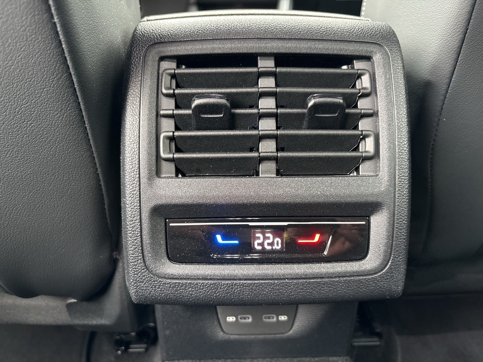 Volkswagen Golf VIII 2.0 GOAL AHK CAM ACC NAVI LED+ CARPLAY