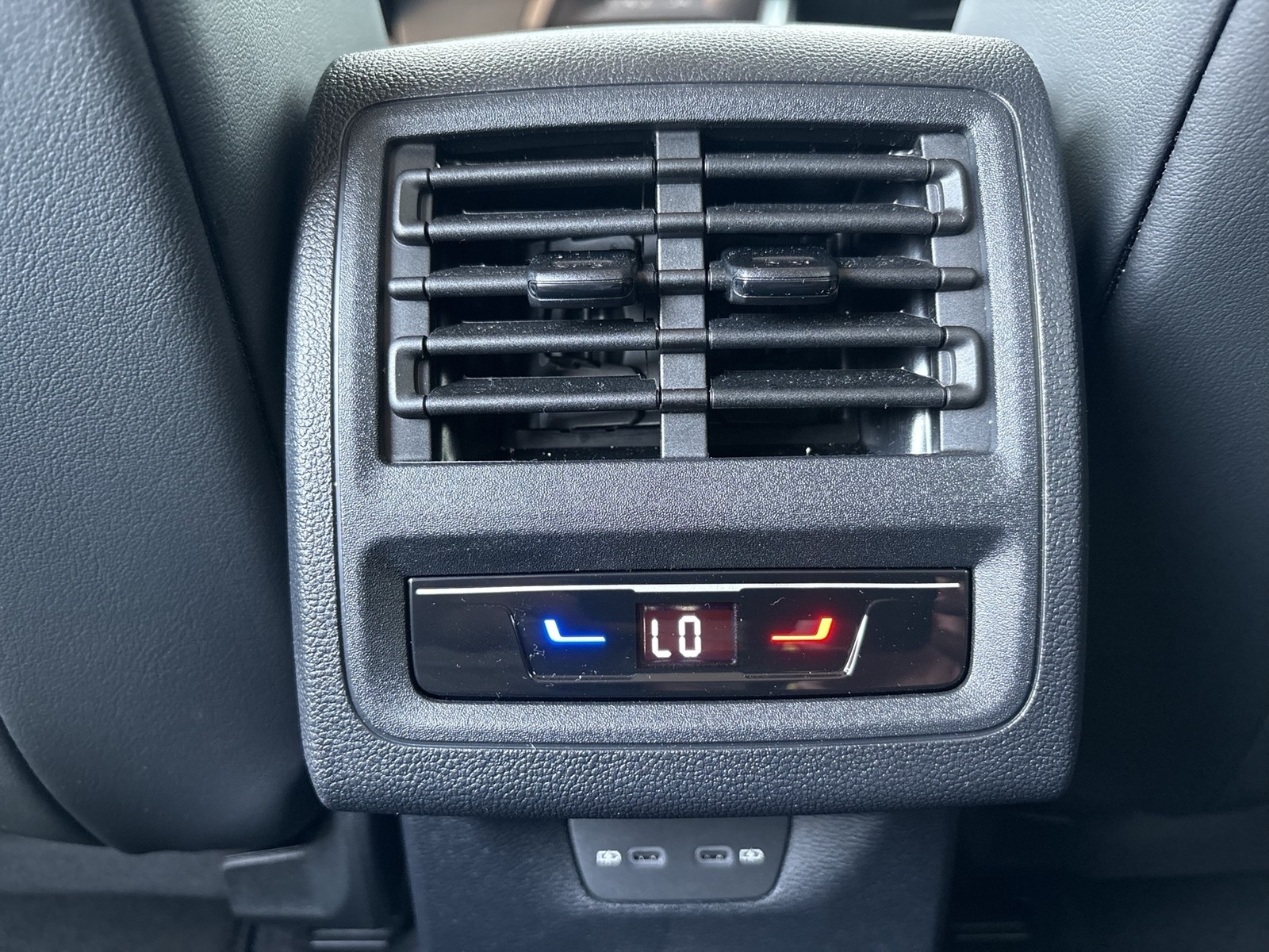 Volkswagen Golf VIII 1.5 eTSI LIFE CAM ACC CARPLAY SITZHEIZ