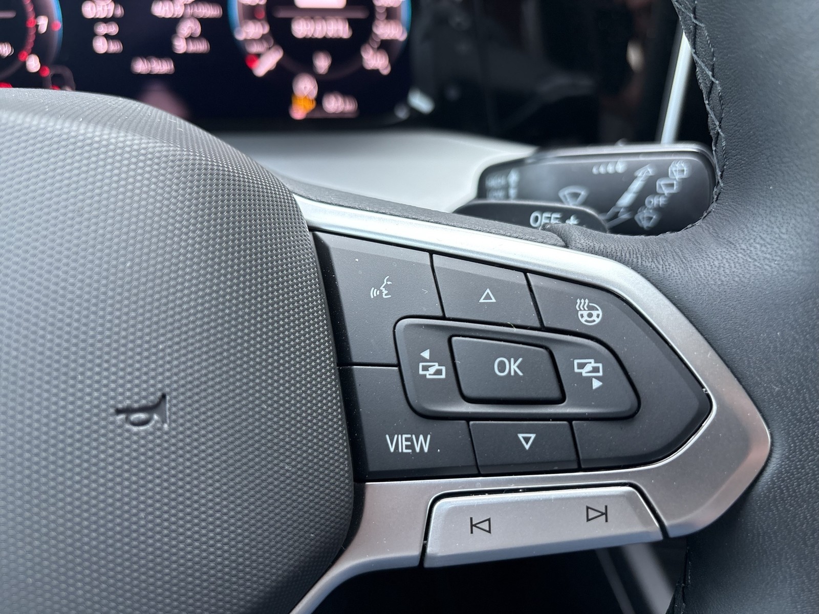 Volkswagen Golf VIII 1.5 eTSI LIFE CAM ACC CARPLAY SITZHEIZ