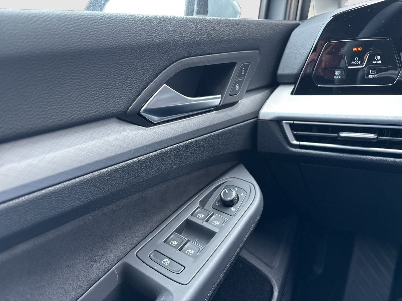 Volkswagen Golf VIII 1.5 eTSI LIFE CAM ACC CARPLAY SITZHEIZ