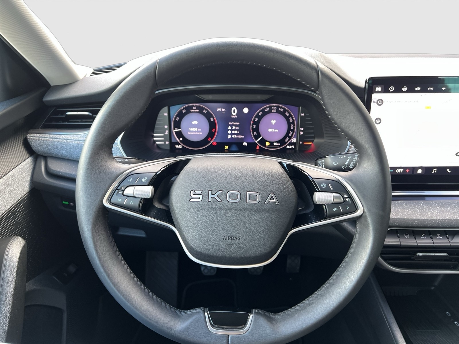 Skoda Octavia Combi 1.5 TOUR AHK CAM EKLAPPE NAVI LM17