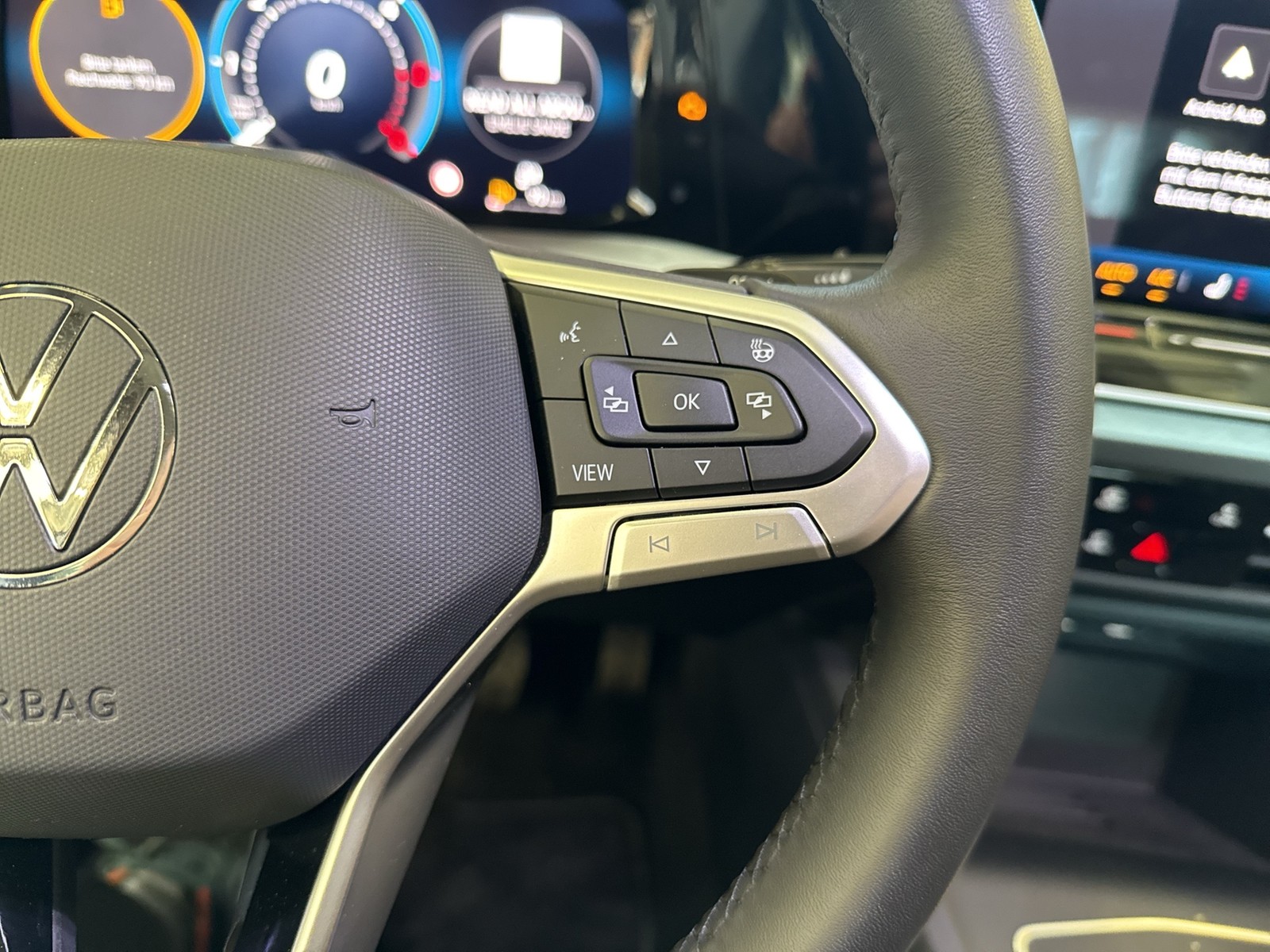 Volkswagen Golf VIII 2.0 LIFE FACELIFT AHK ACC CARPLAY ALU