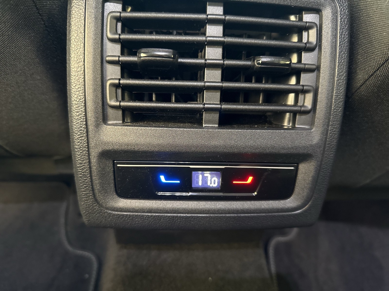 Volkswagen Golf VIII 2.0 LIFE FACELIFT AHK ACC CARPLAY ALU