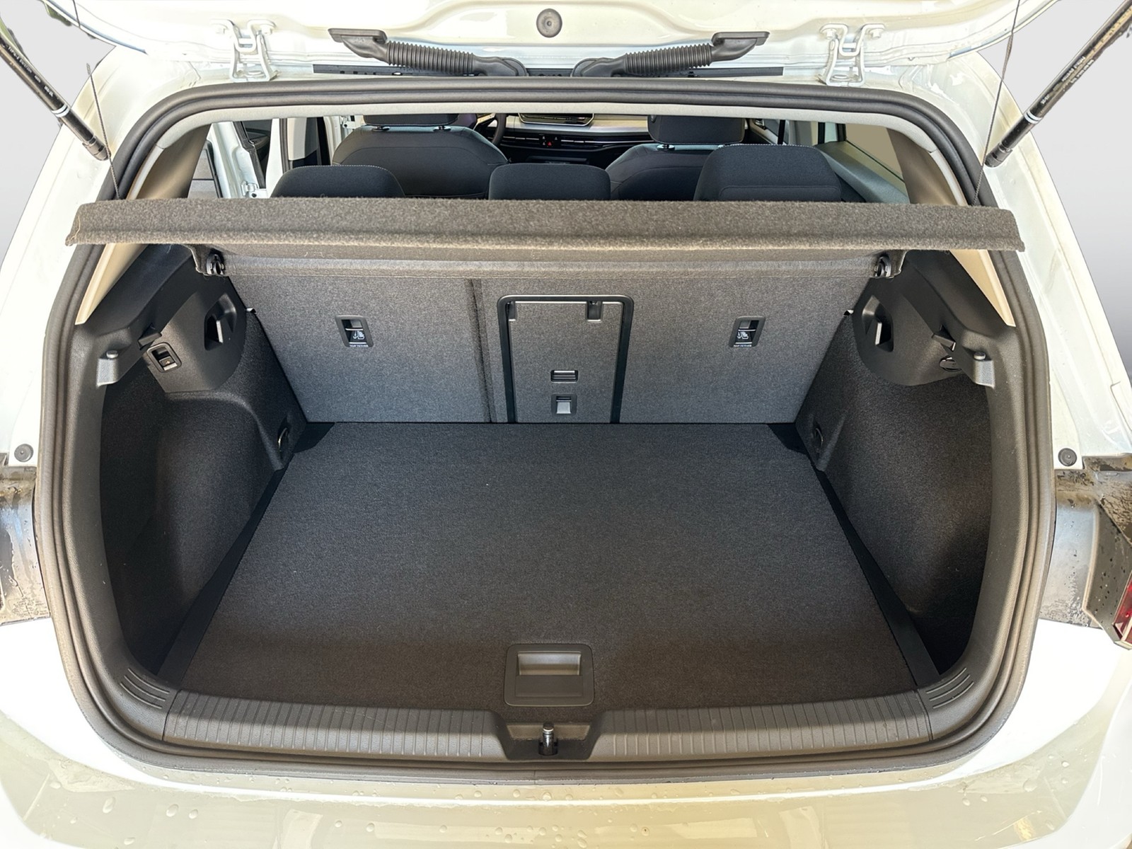 Volkswagen Golf VIII 2.0 LIFE FACELIFT AHK ACC CARPLAY ALU