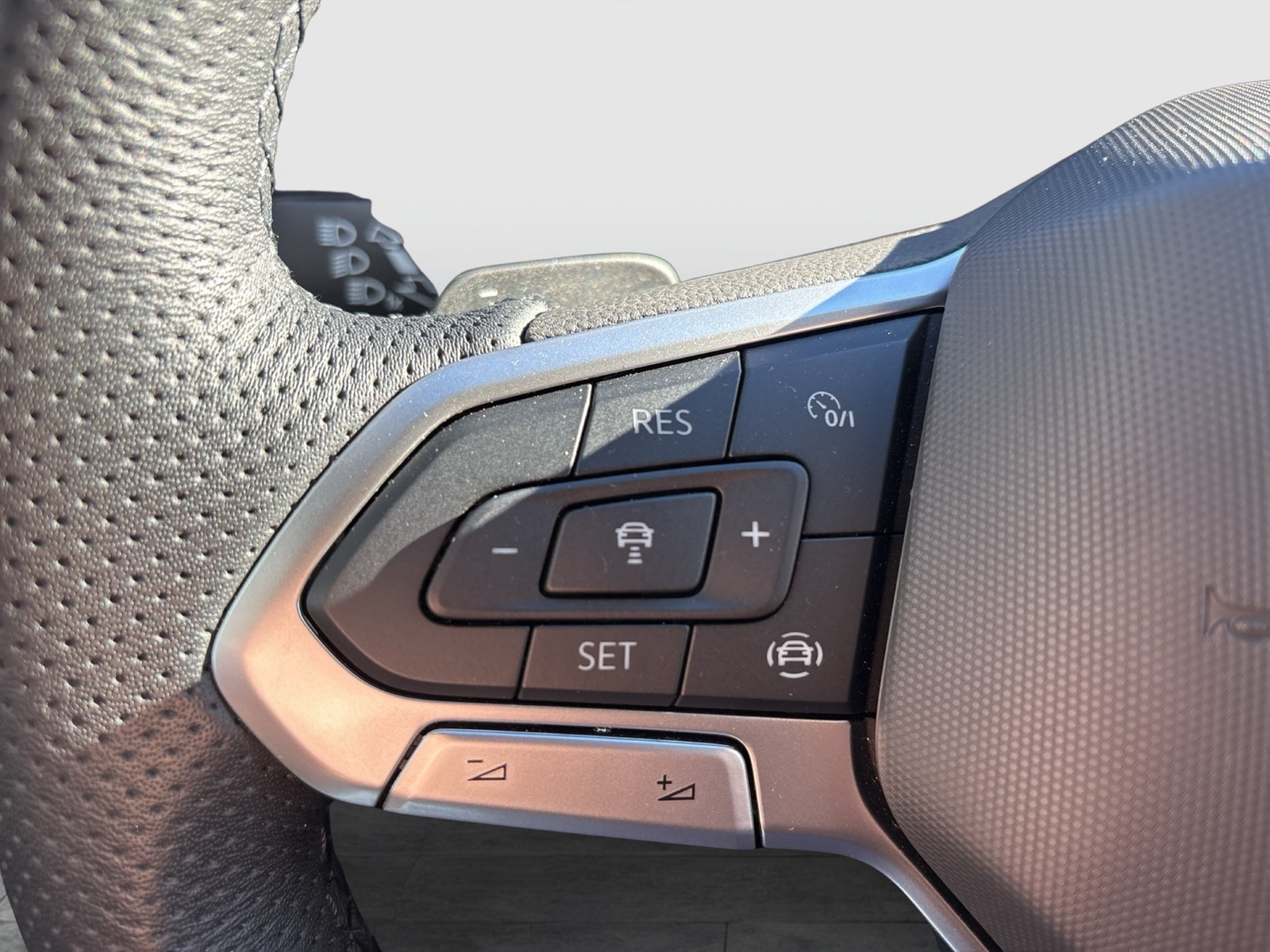 Volkswagen T-Roc Cabriolet 1.5 R-LINE LEDER AHK CAM ACC NAVI