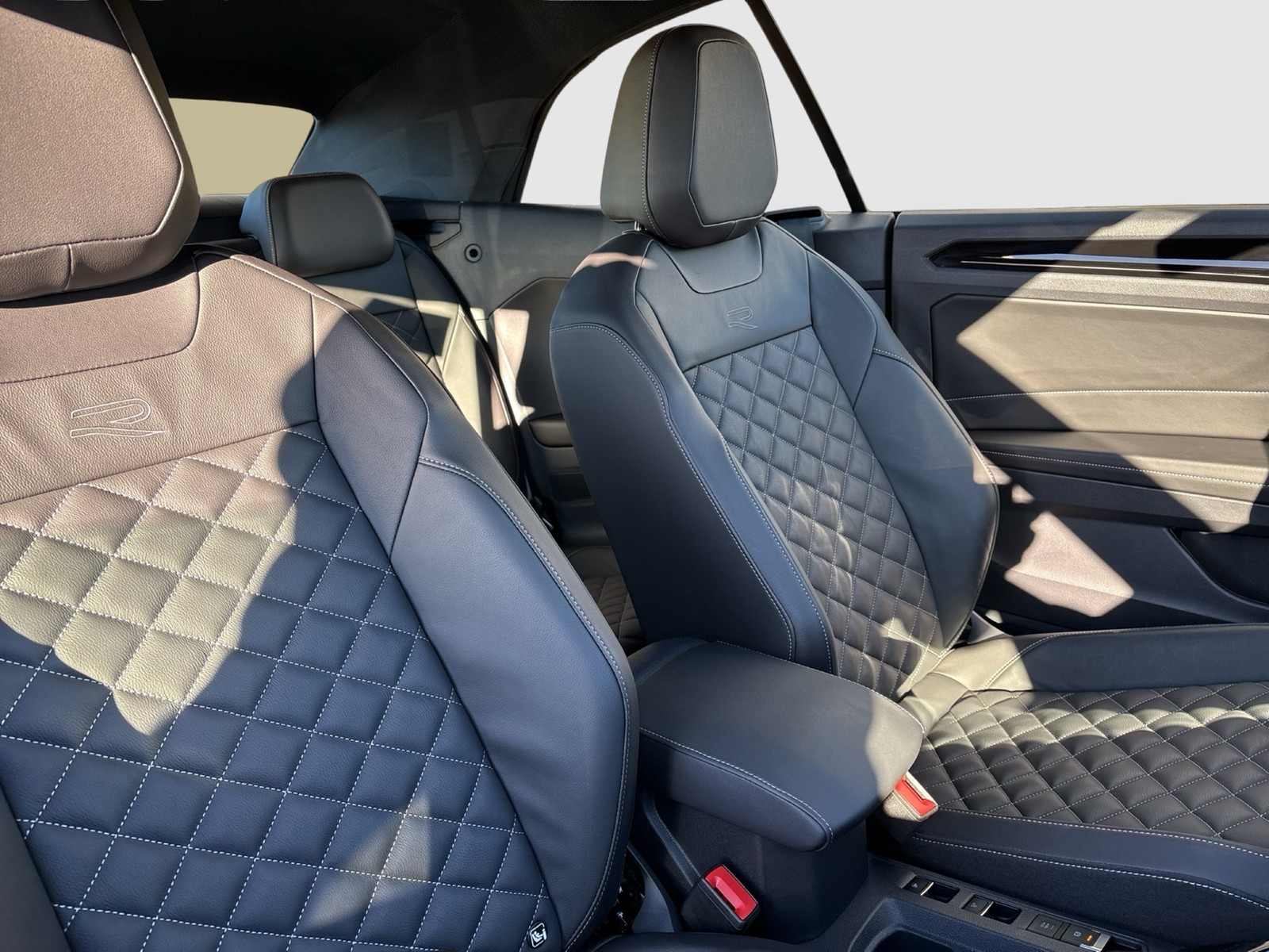 Volkswagen T-Roc Cabriolet 1.5 R-LINE LEDER AHK CAM ACC NAVI