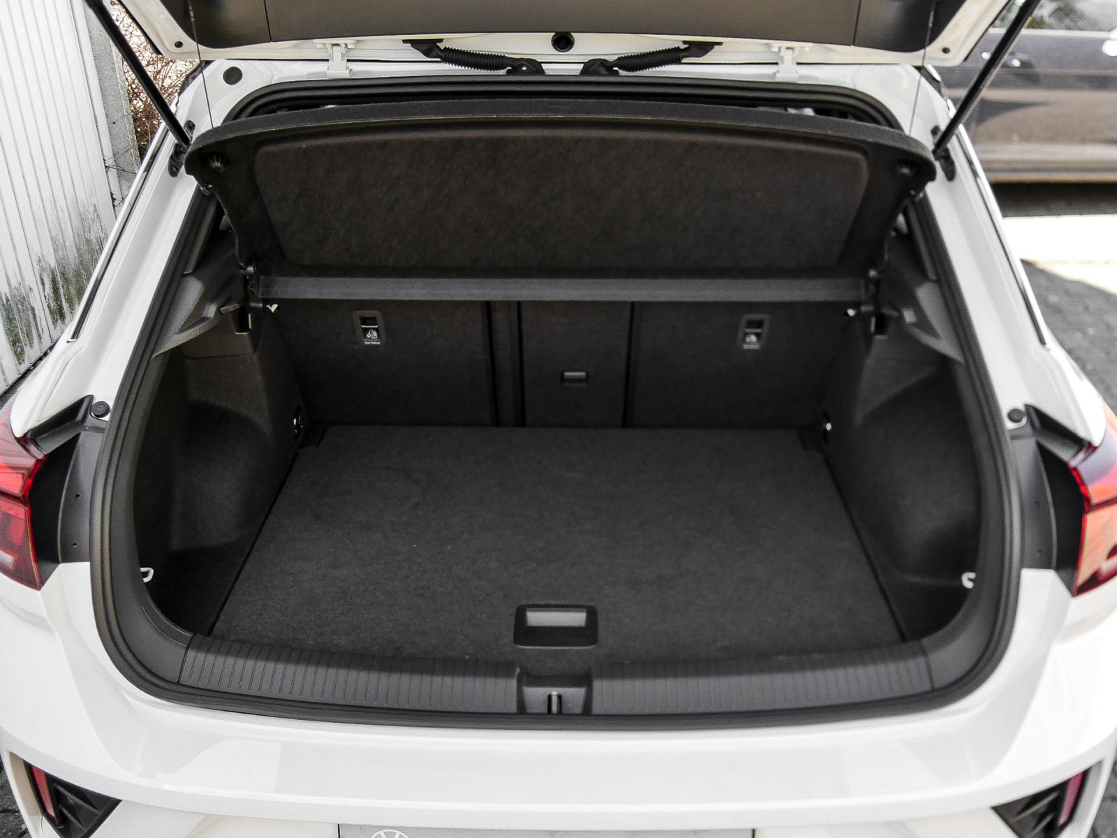 Volkswagen T-Roc 2.0 R-LINE AHK CAM ACC LM17 NAVI SITZHEIZ.
