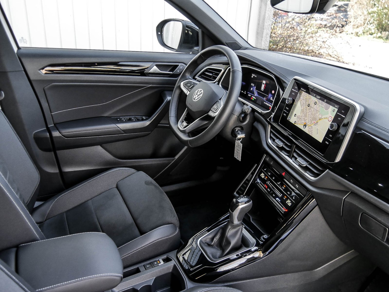 Volkswagen T-Roc 2.0 R-LINE AHK CAM ACC LM17 NAVI SITZHEIZ.