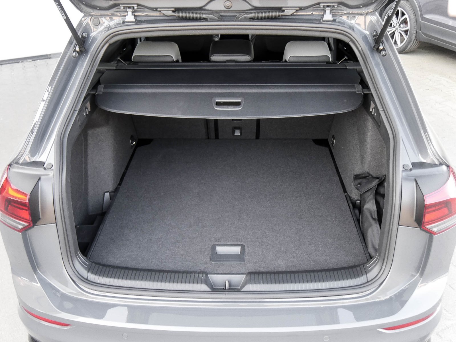 Volkswagen Golf Variant VIII 1.5 R-LINE AHK ACC LM17 NAVI
