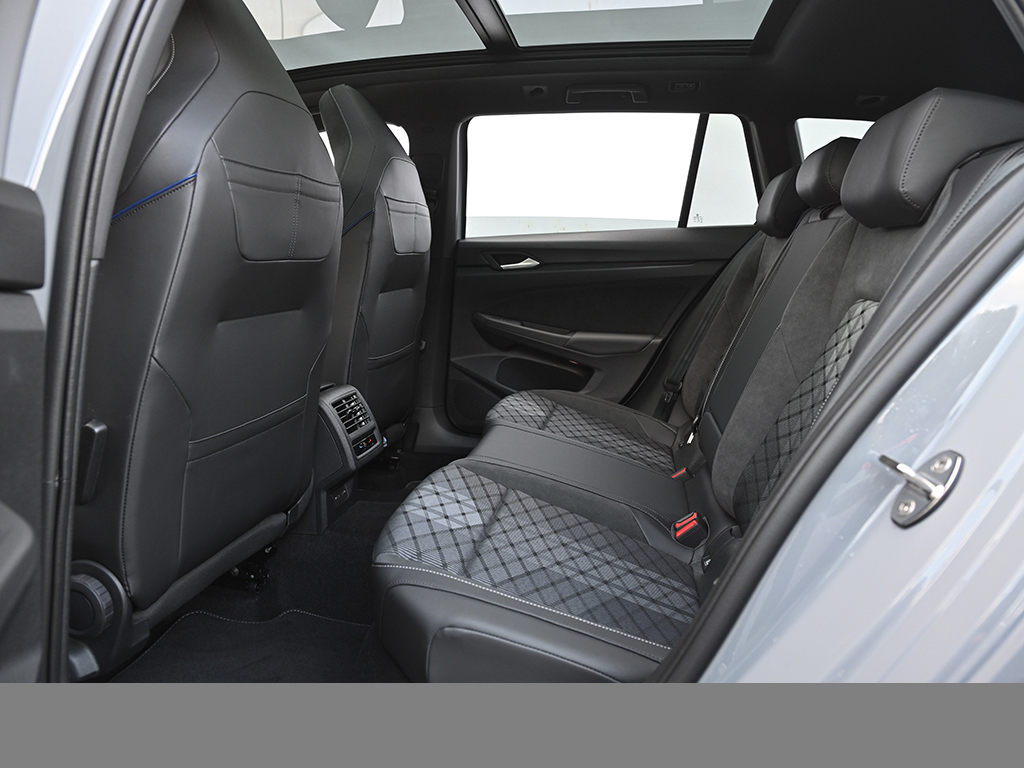 Volkswagen Golf Variant 2.0 R-LINE DSG eKLAPPE PANO LM18