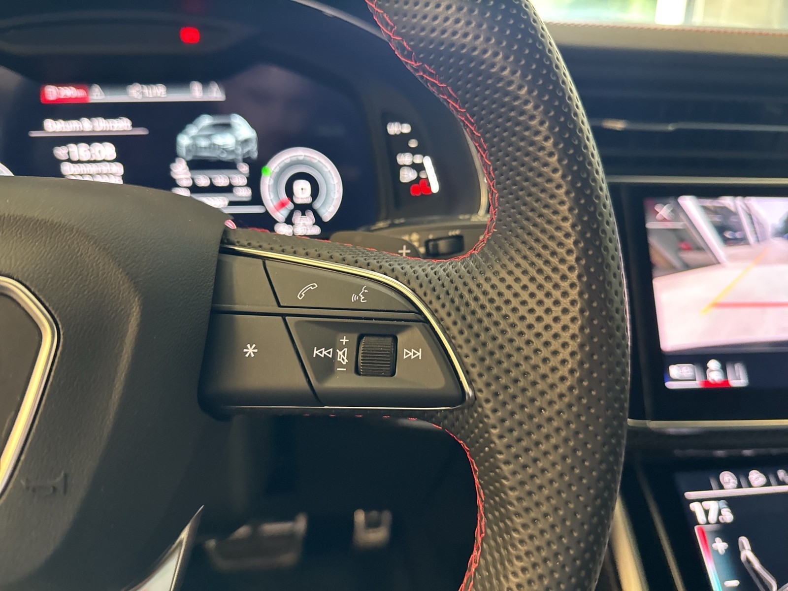 Audi SQ8 Qu. competition plus AHK 360CAM ACC LM22