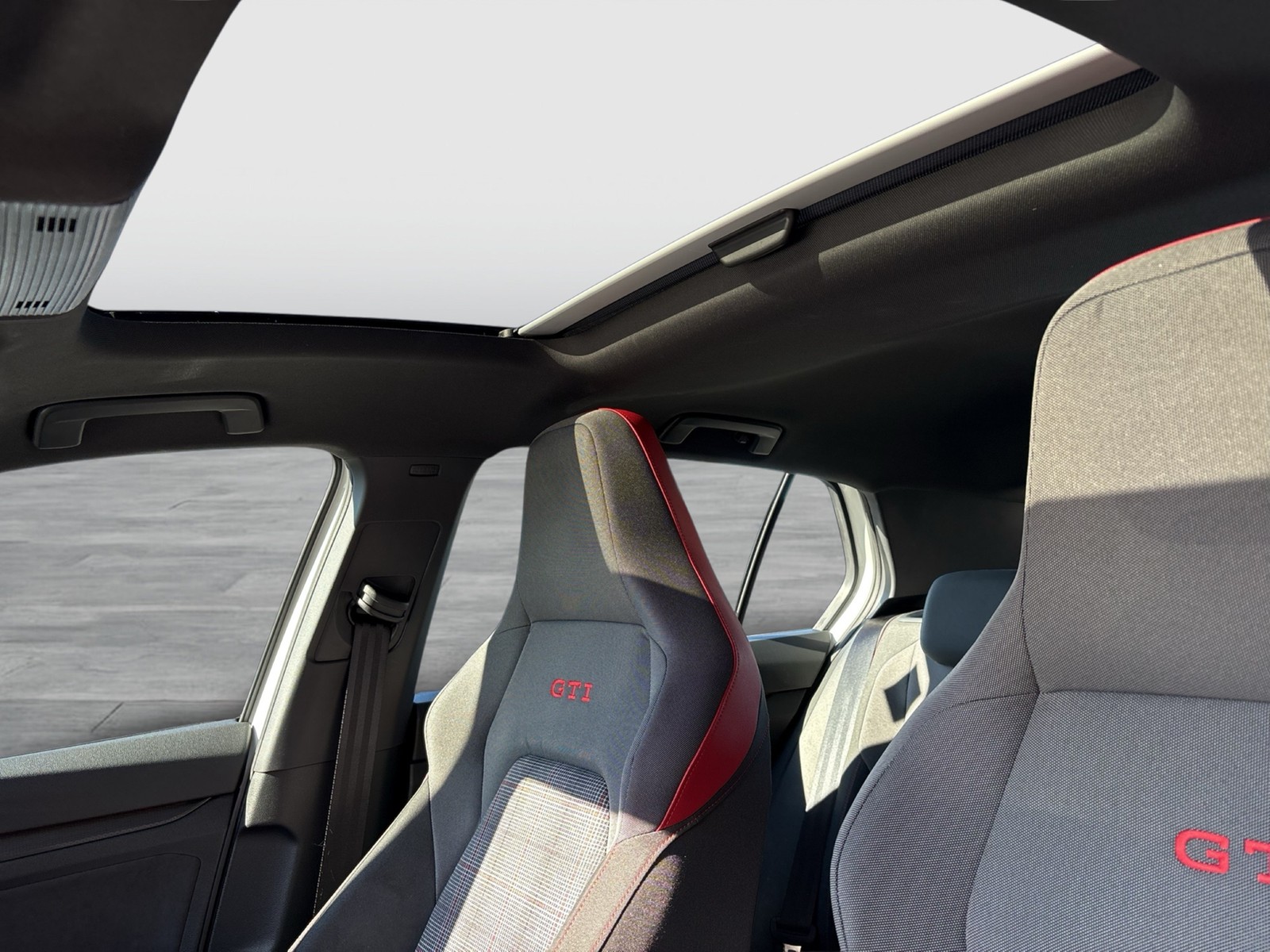 Volkswagen Golf VIII 2.0 GTI PANO NAVI LED+ LM17 CARPLAY