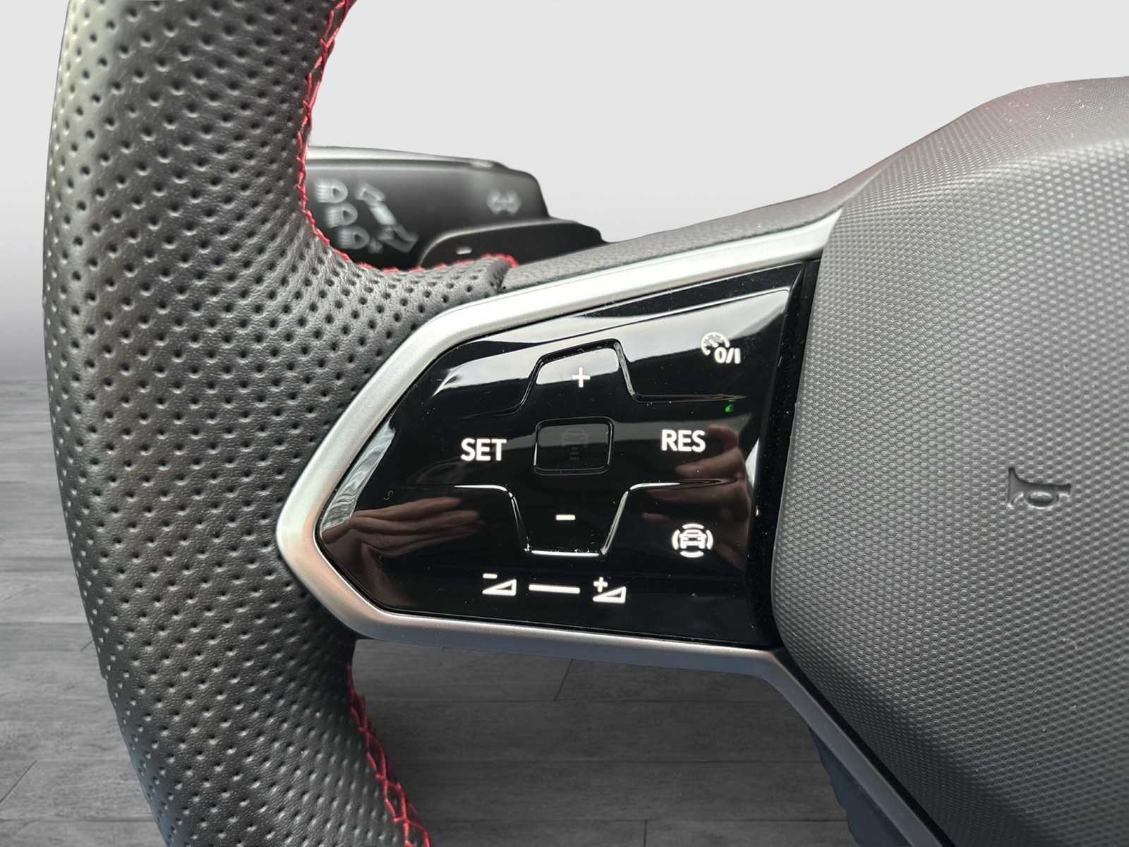 Volkswagen Golf VIII 2.0 GTI PANO NAVI LED+ LM17 CARPLAY