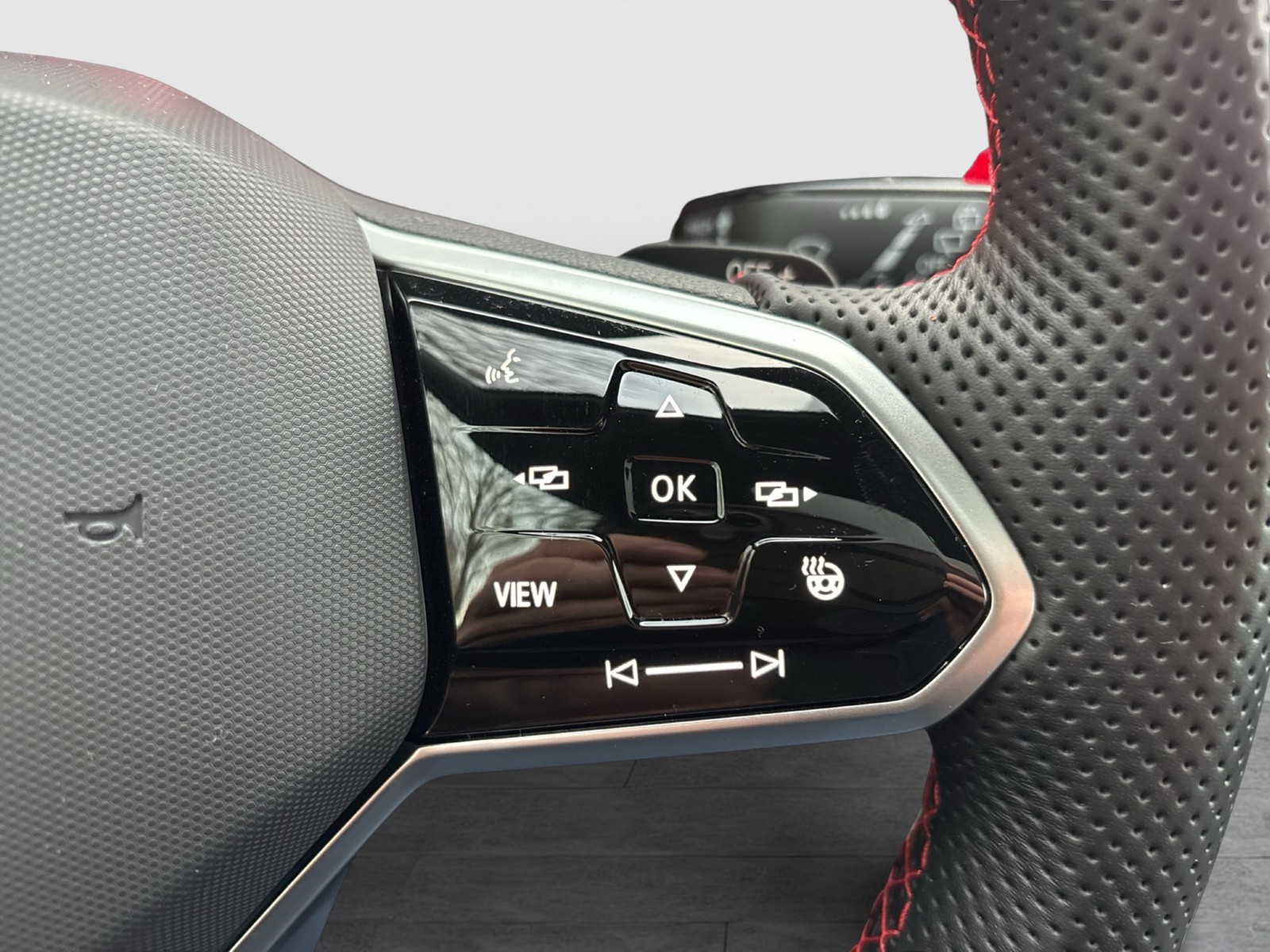 Volkswagen Golf VIII 2.0 GTI PANO NAVI LED+ LM17 CARPLAY