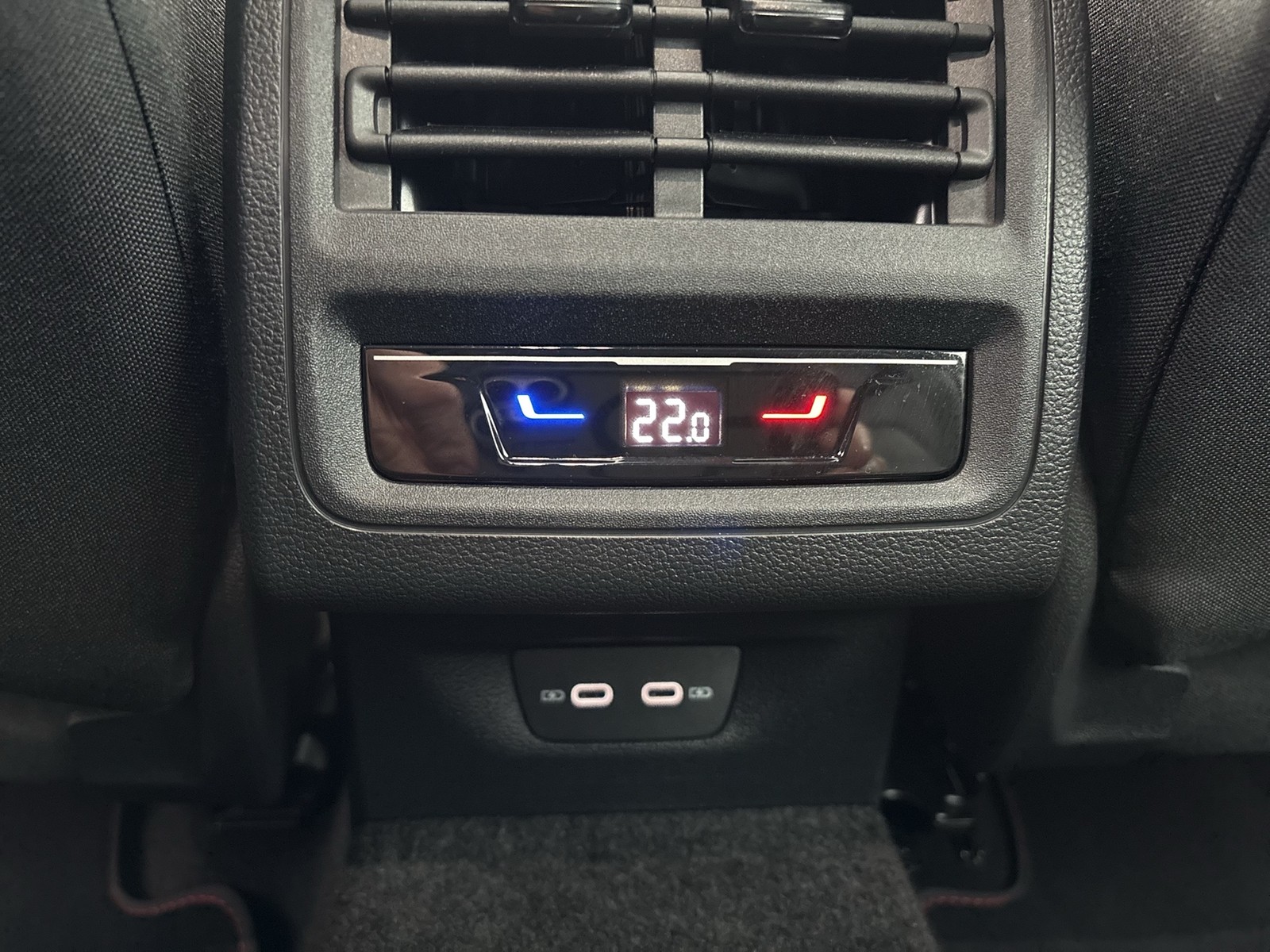 Volkswagen Golf VIII 2.0 GTI PANO NAVI LED+ LM17 CARPLAY