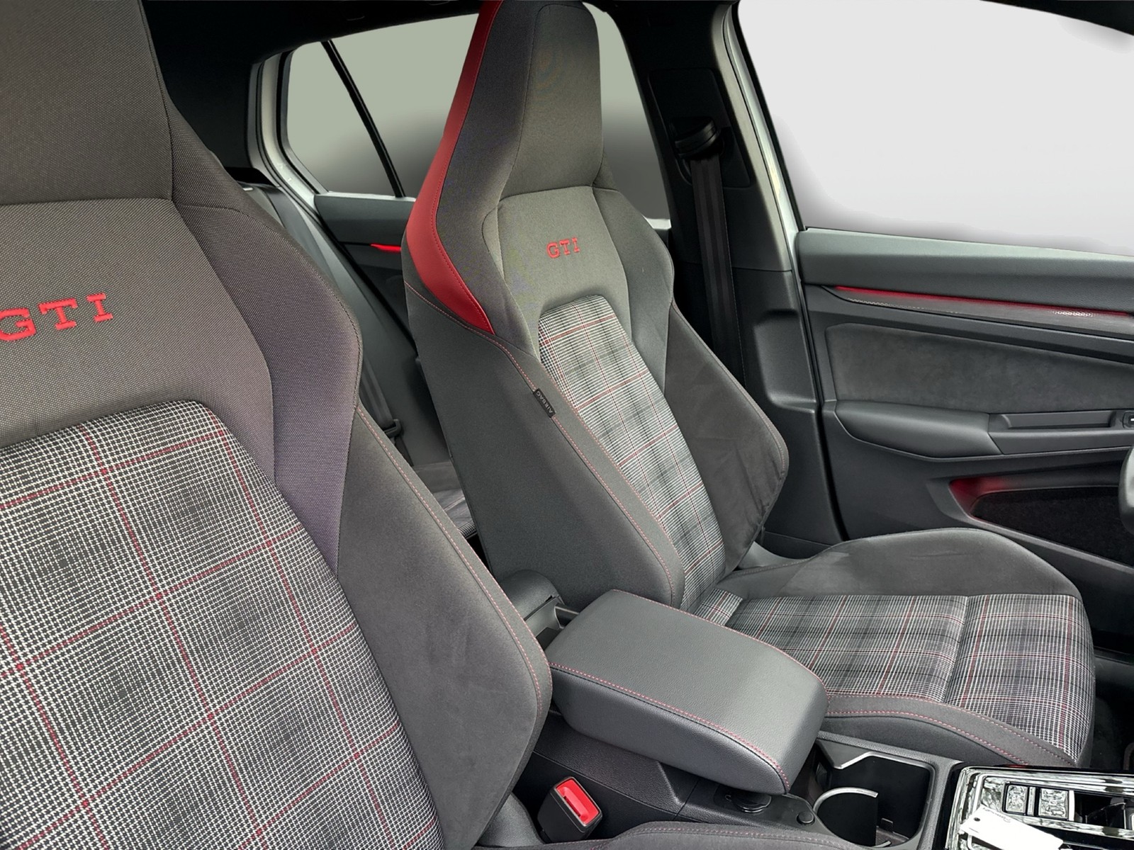 Volkswagen Golf VIII 2.0 GTI PANO NAVI LED+ LM17 CARPLAY