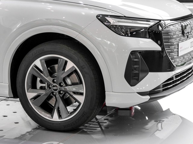 Audi Q4 e-tron 40 S LINE AHK KAMERA ALU20 eKLAPPE NAVI