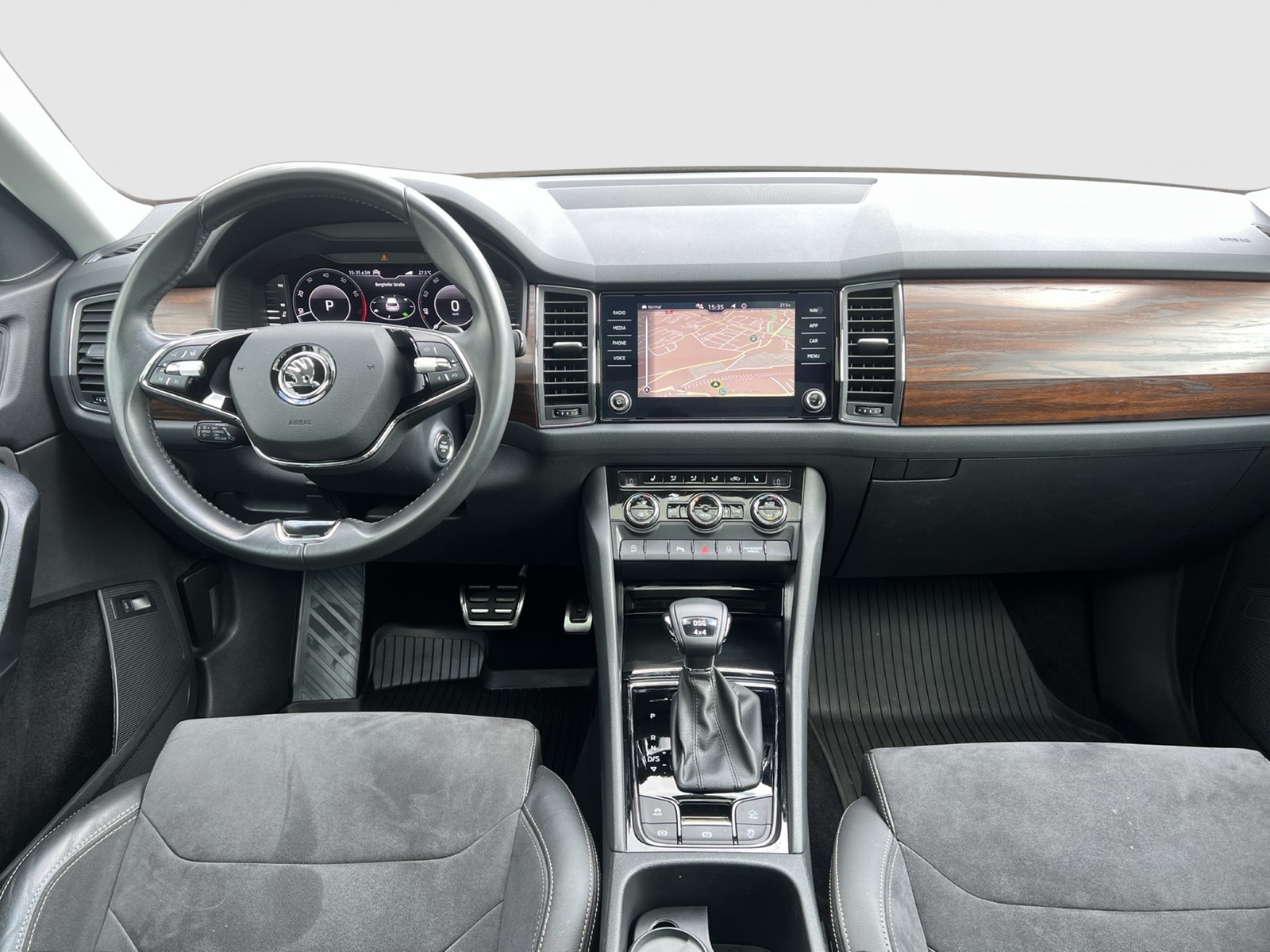 Skoda Kodiaq 2.0 SCOUT 4X4 7SITZE PANO AHK CAM ACC