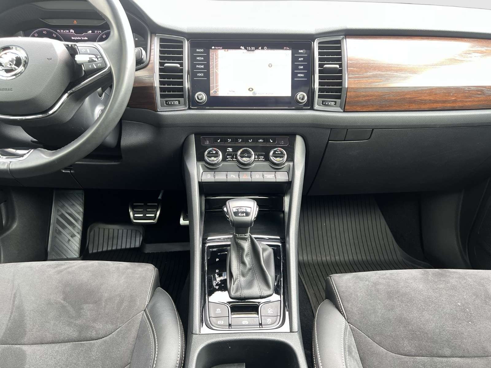 Skoda Kodiaq 2.0 SCOUT 4X4 7SITZE PANO AHK CAM ACC