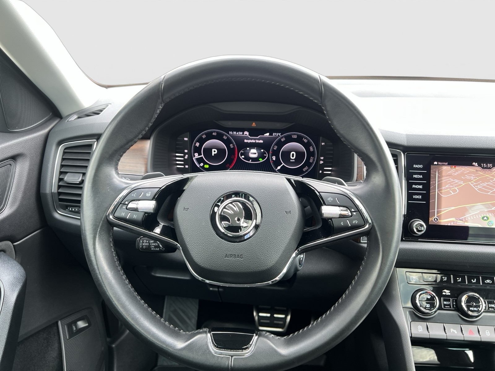 Skoda Kodiaq 2.0 SCOUT 4X4 7SITZE PANO AHK CAM ACC