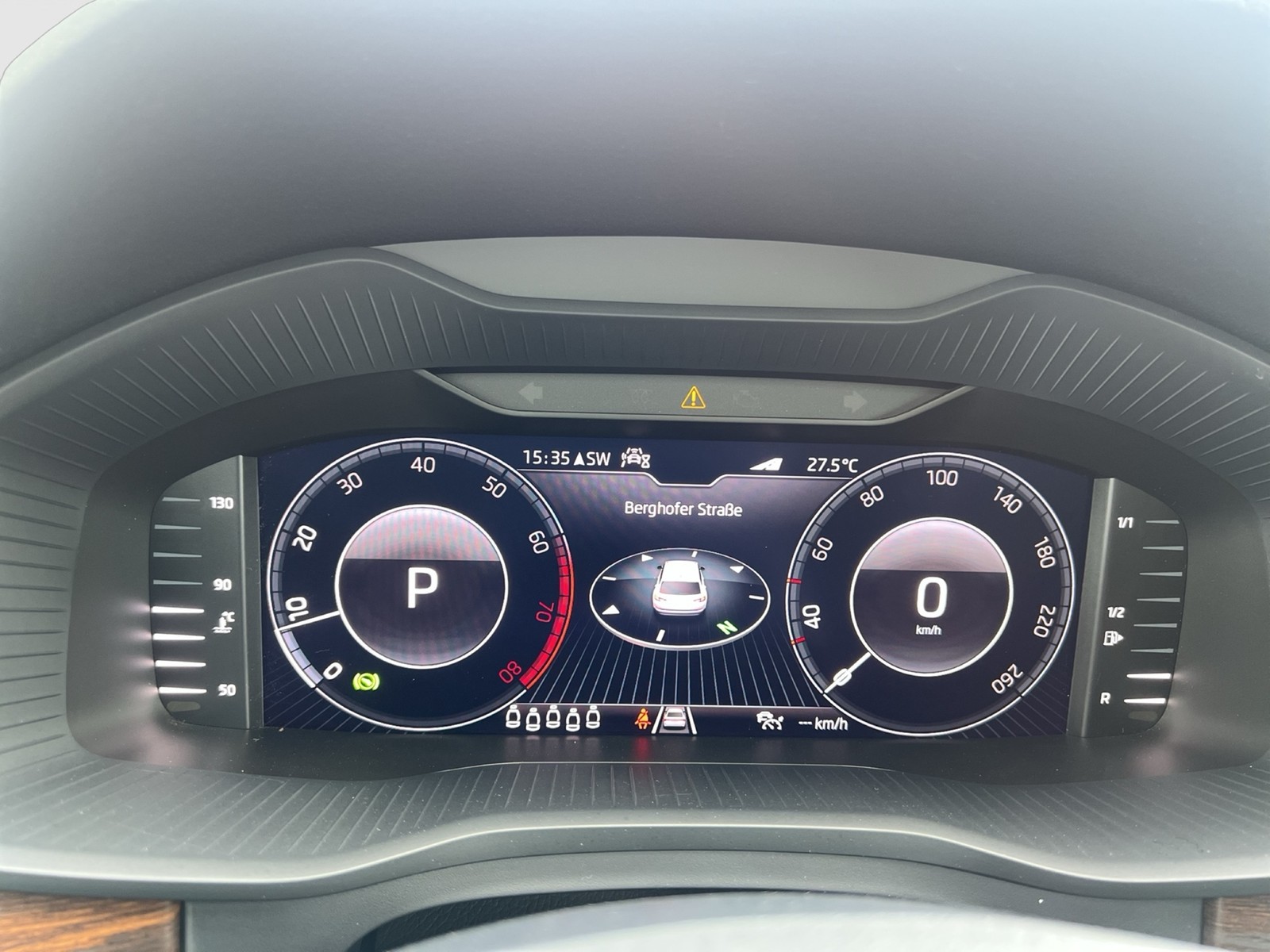 Skoda Kodiaq 2.0 SCOUT 4X4 7SITZE PANO AHK CAM ACC