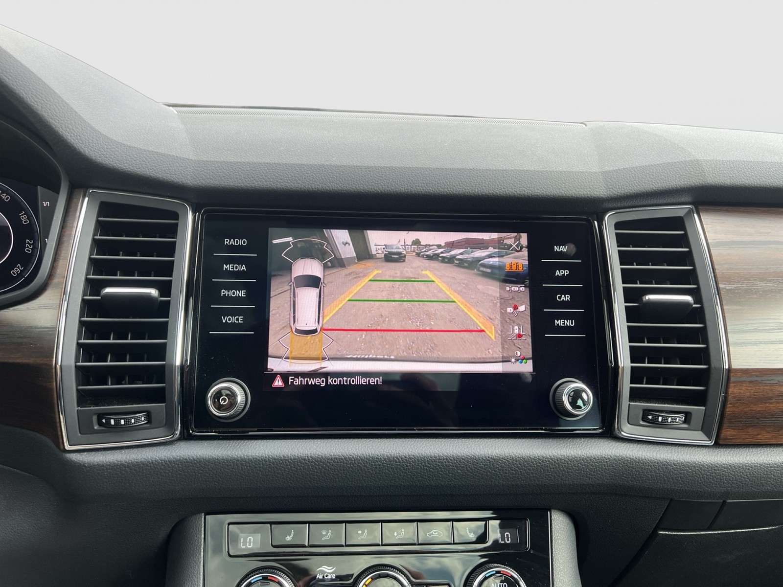 Skoda Kodiaq 2.0 SCOUT 4X4 7SITZE PANO AHK CAM ACC