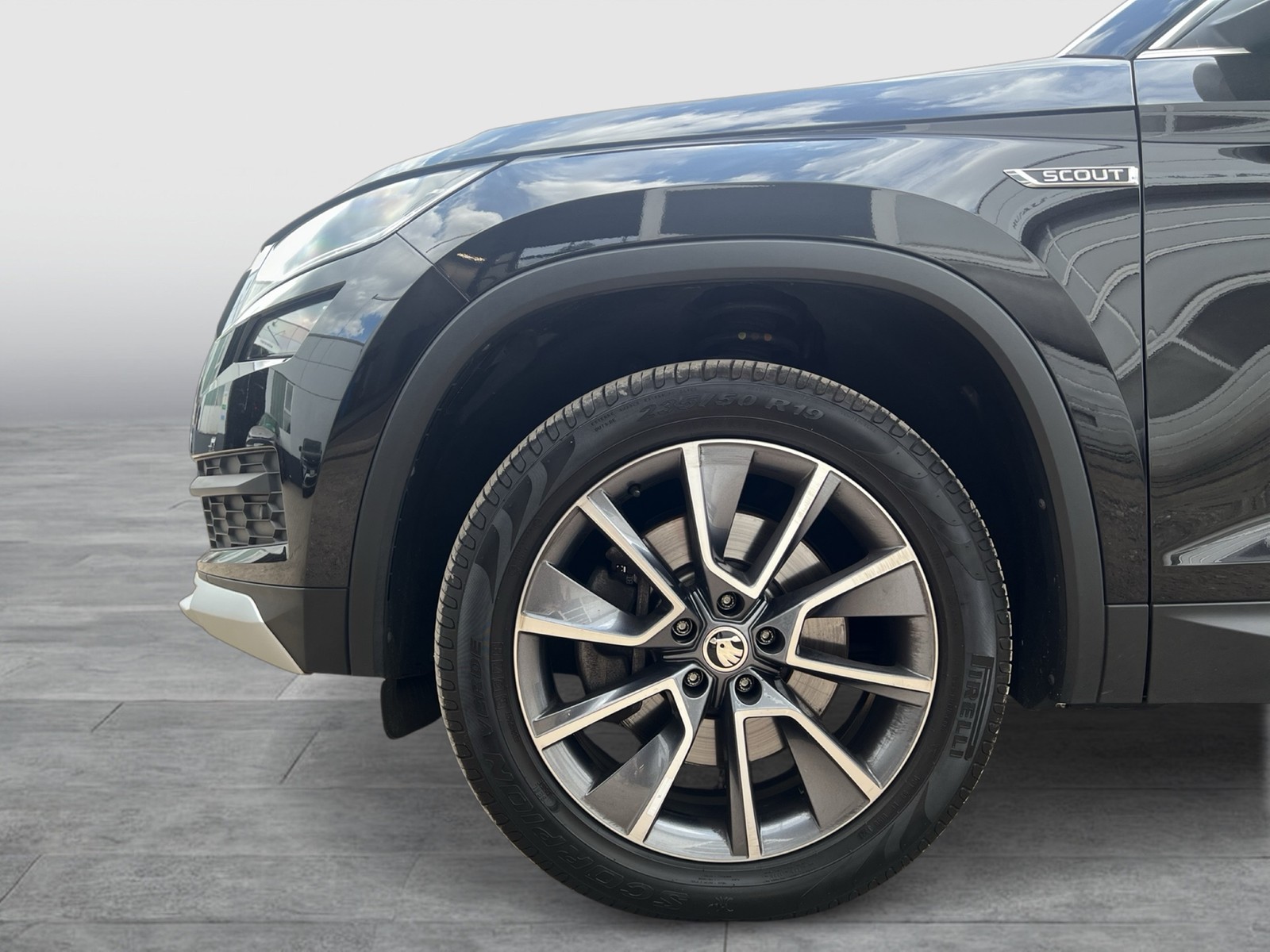 Skoda Kodiaq 2.0 SCOUT 4X4 7SITZE PANO AHK CAM ACC