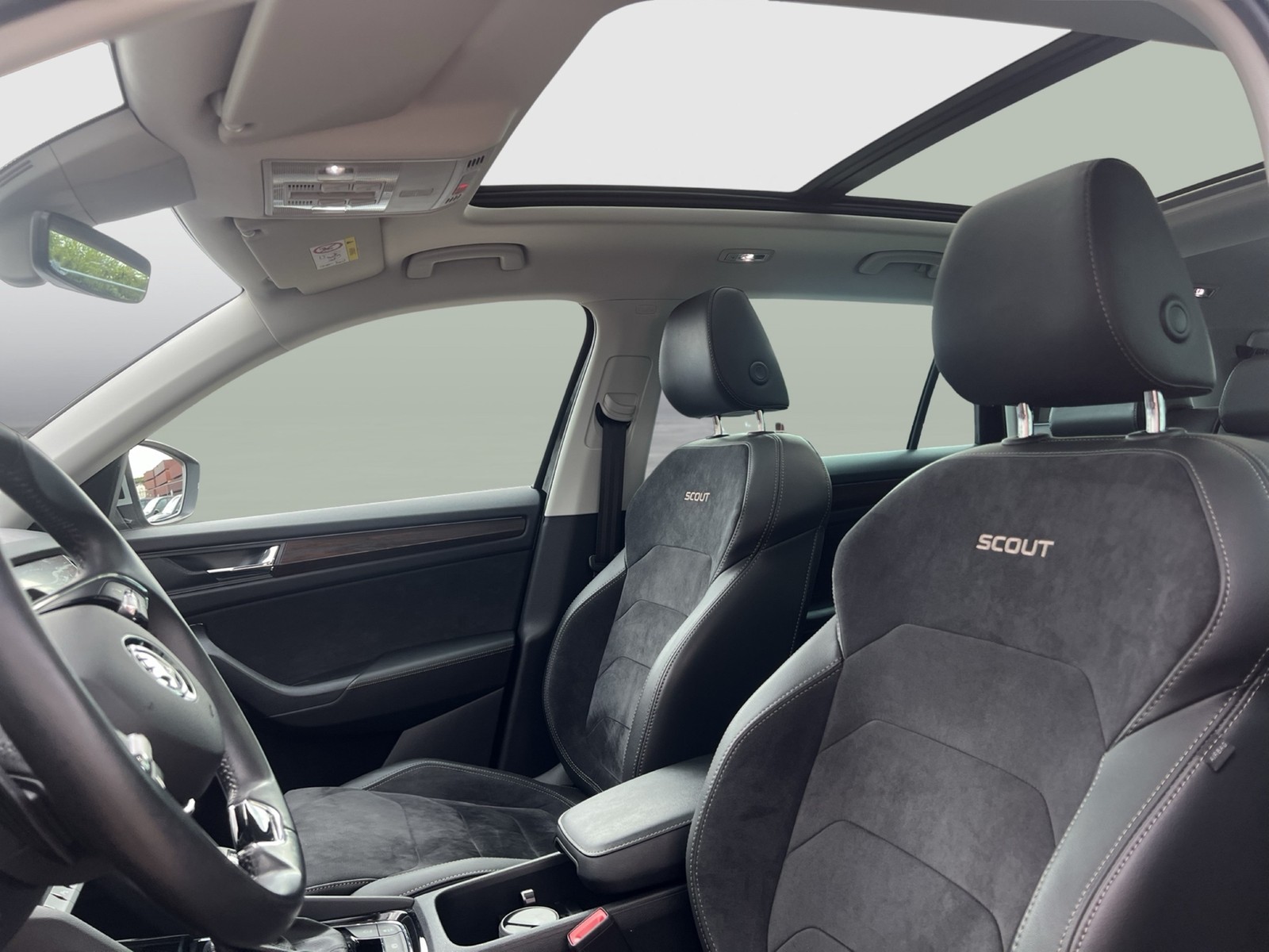 Skoda Kodiaq 2.0 SCOUT 4X4 7SITZE PANO AHK CAM ACC