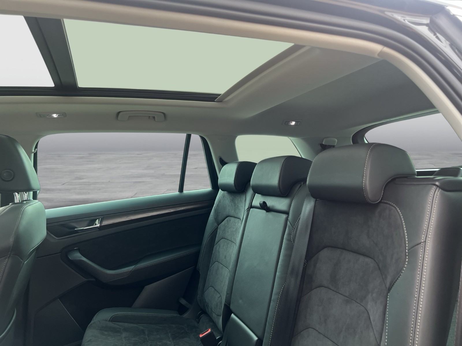Skoda Kodiaq 2.0 SCOUT 4X4 7SITZE PANO AHK CAM ACC