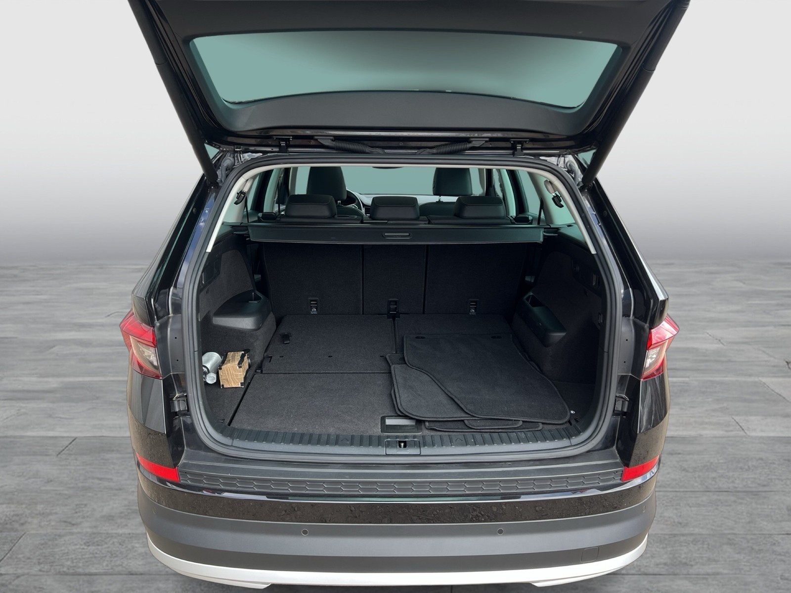Skoda Kodiaq 2.0 SCOUT 4X4 7SITZE PANO AHK CAM ACC