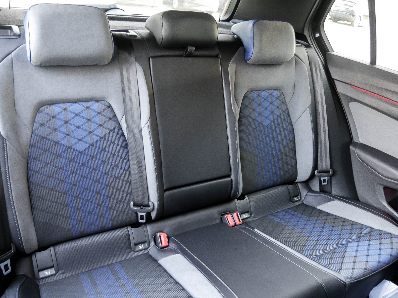 Volkswagen Golf VIII 2.0 R BLACKSTYLE 4X4 AKRAPOVIC CAM 19Z
