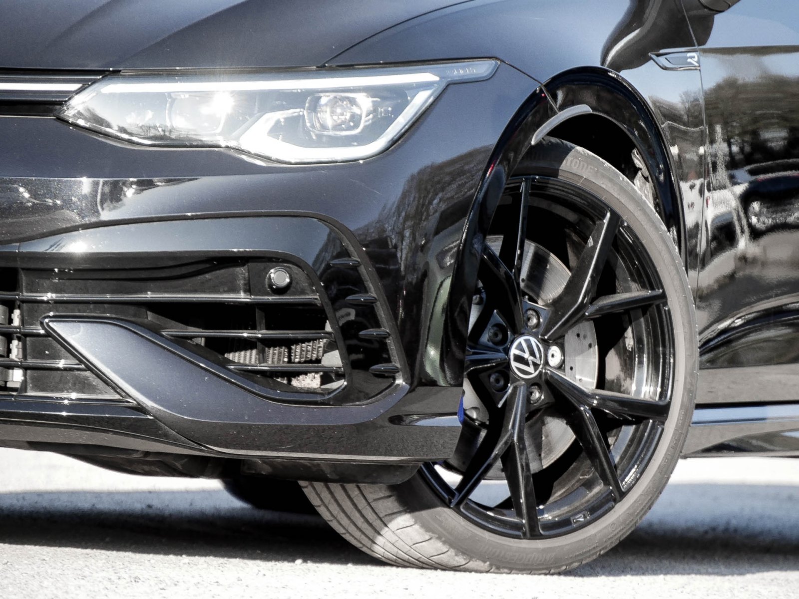 Volkswagen Golf VIII 2.0 R BLACKSTYLE 4X4 AKRAPOVIC CAM 19Z