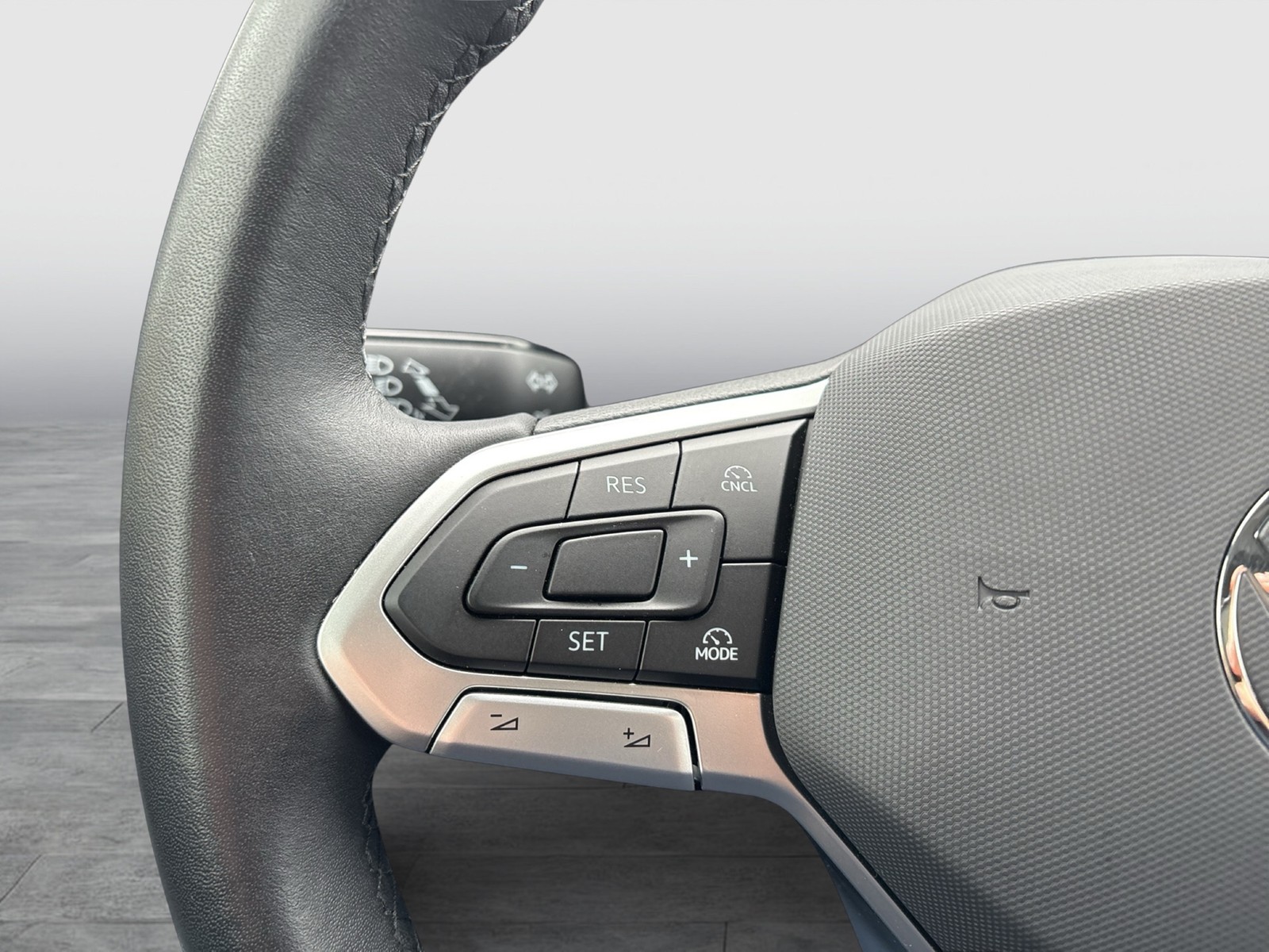 Volkswagen Caddy 1.5 Kombi NAVI CAM AHK-VORBEREITUNG SITZHZ