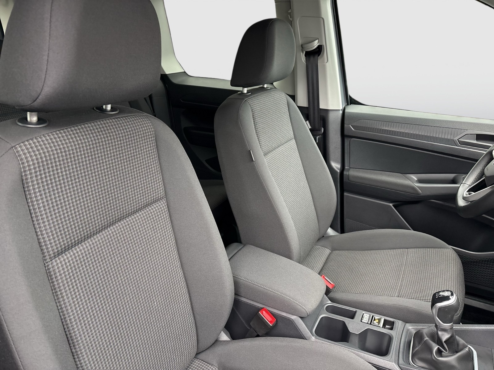 Volkswagen Caddy 1.5 Kombi NAVI CAM AHK-VORBEREITUNG SITZHZ