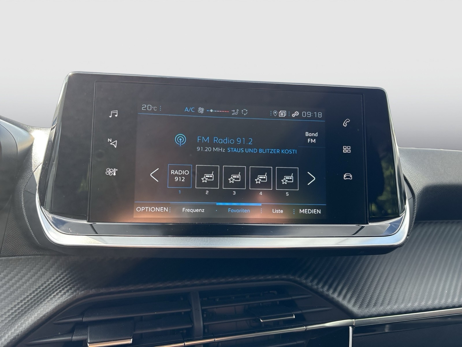 Peugeot 208 1.2 Active Pack NAVI LED TEMPOMAT EINPARKH.