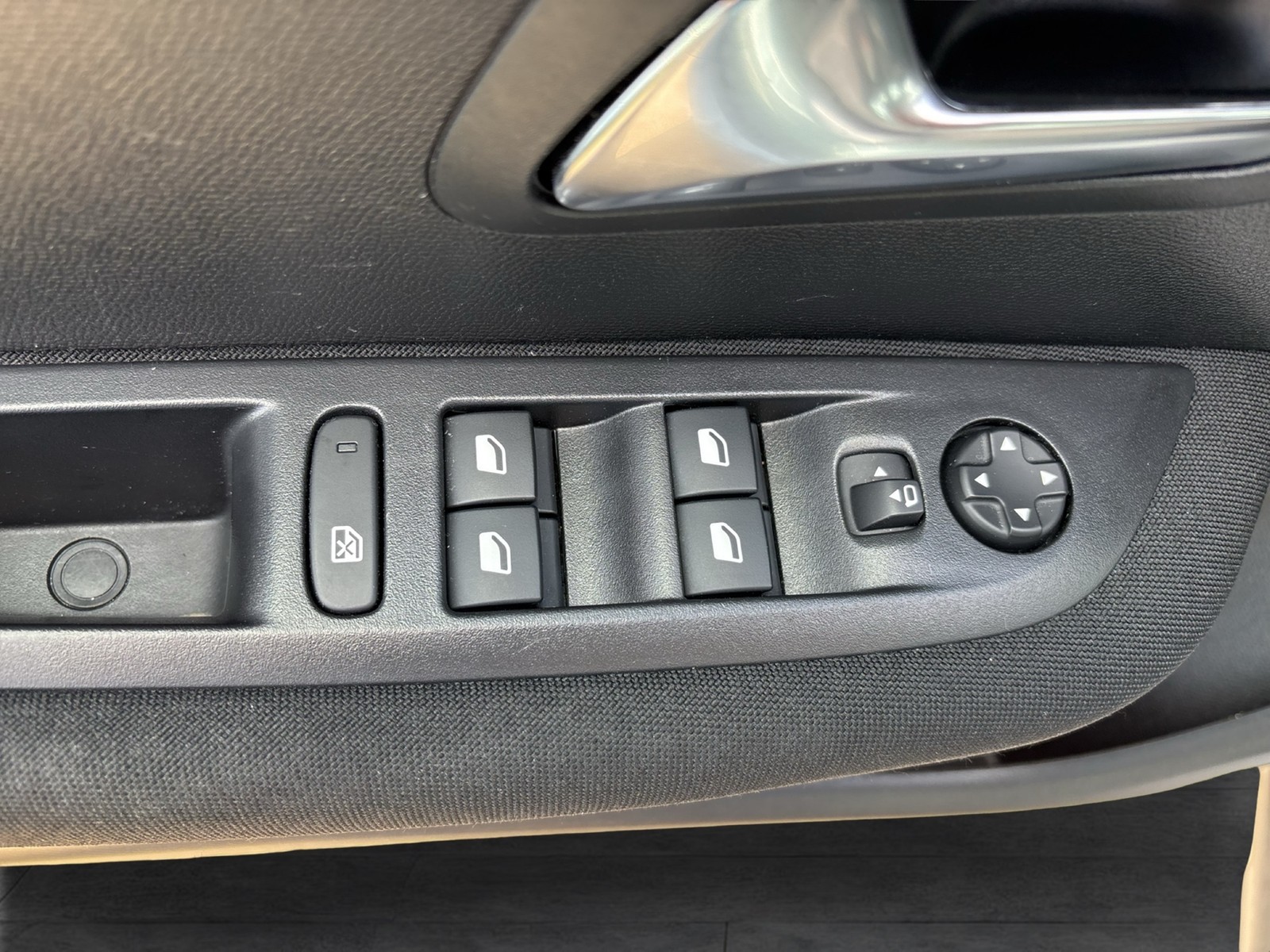 Peugeot 208 1.2 Active Pack NAVI LED TEMPOMAT EINPARKH.